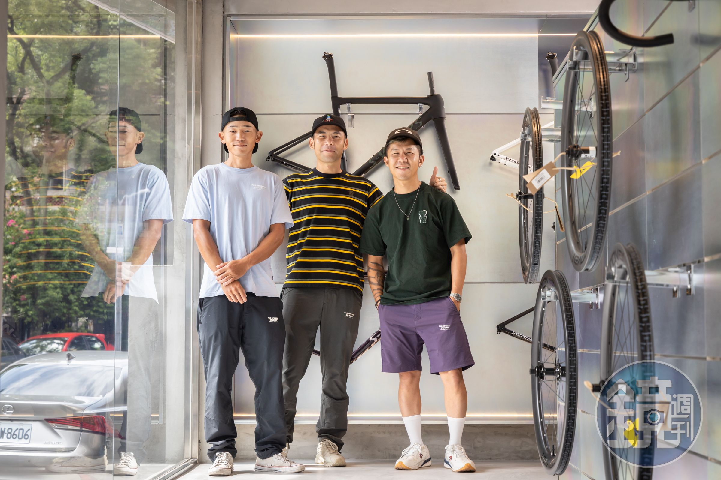 熱愛單車的（右起）修敏豪（Terry）、修敏燁（Simon）與左承暐（阿毛）一起打造心目中的單車咖啡館。