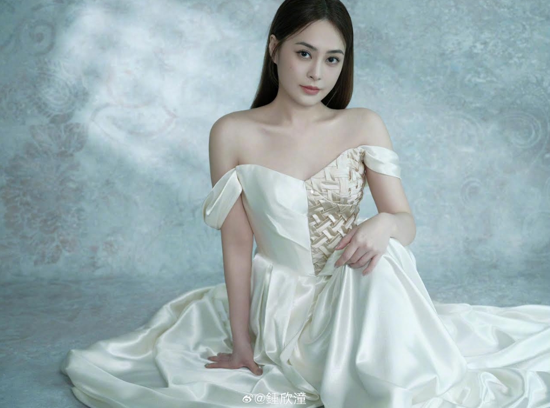 中國大陸狗仔爆頂流女星「知三當三」，說的竟是港星鍾欣潼。（翻攝自鍾欣潼微博）