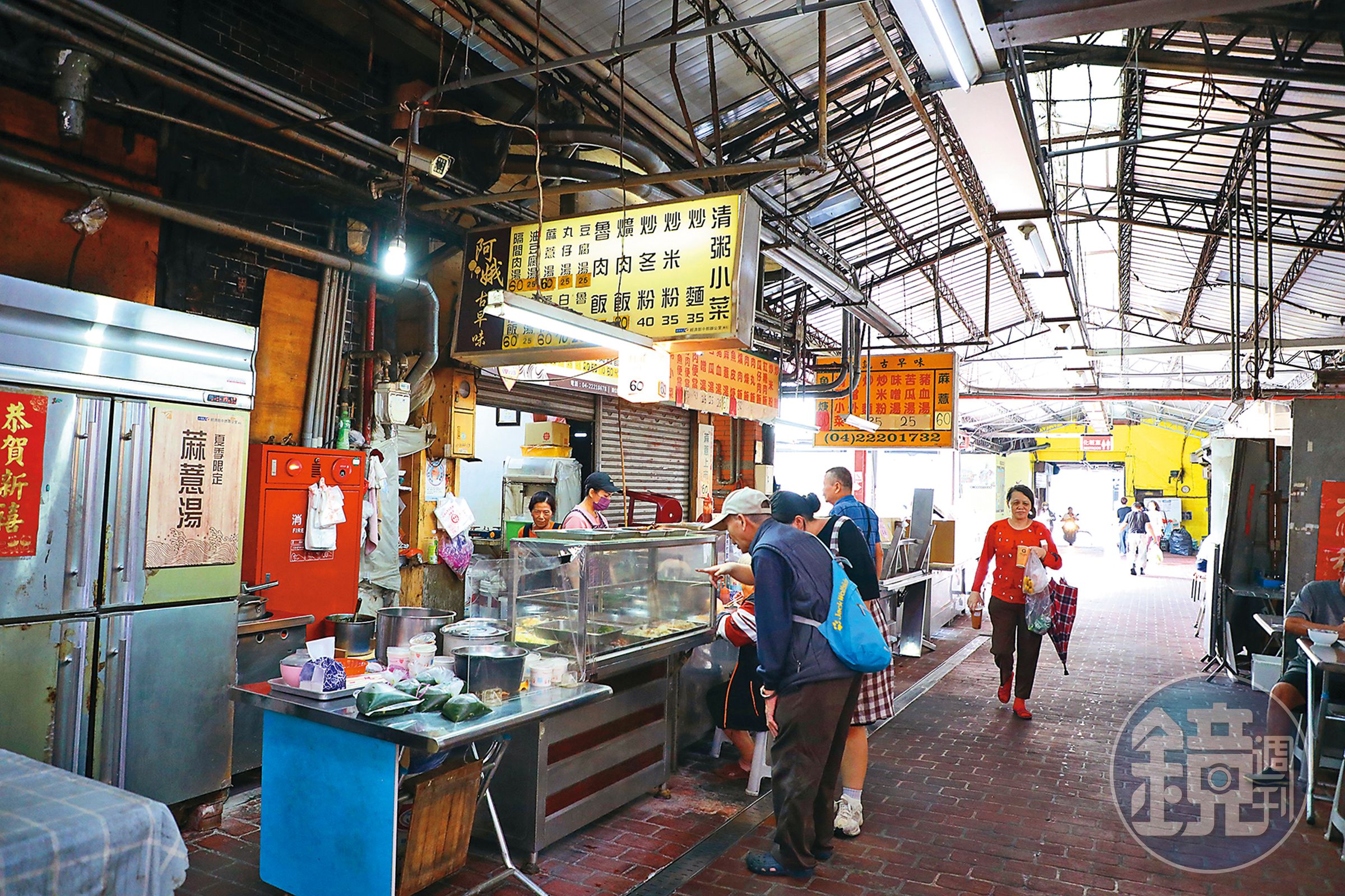 「阿娥古早味」的季節感非常分明,夏天限定的美食除了蔴薏湯,還有盧秀燕市長愛吃的米苔目。