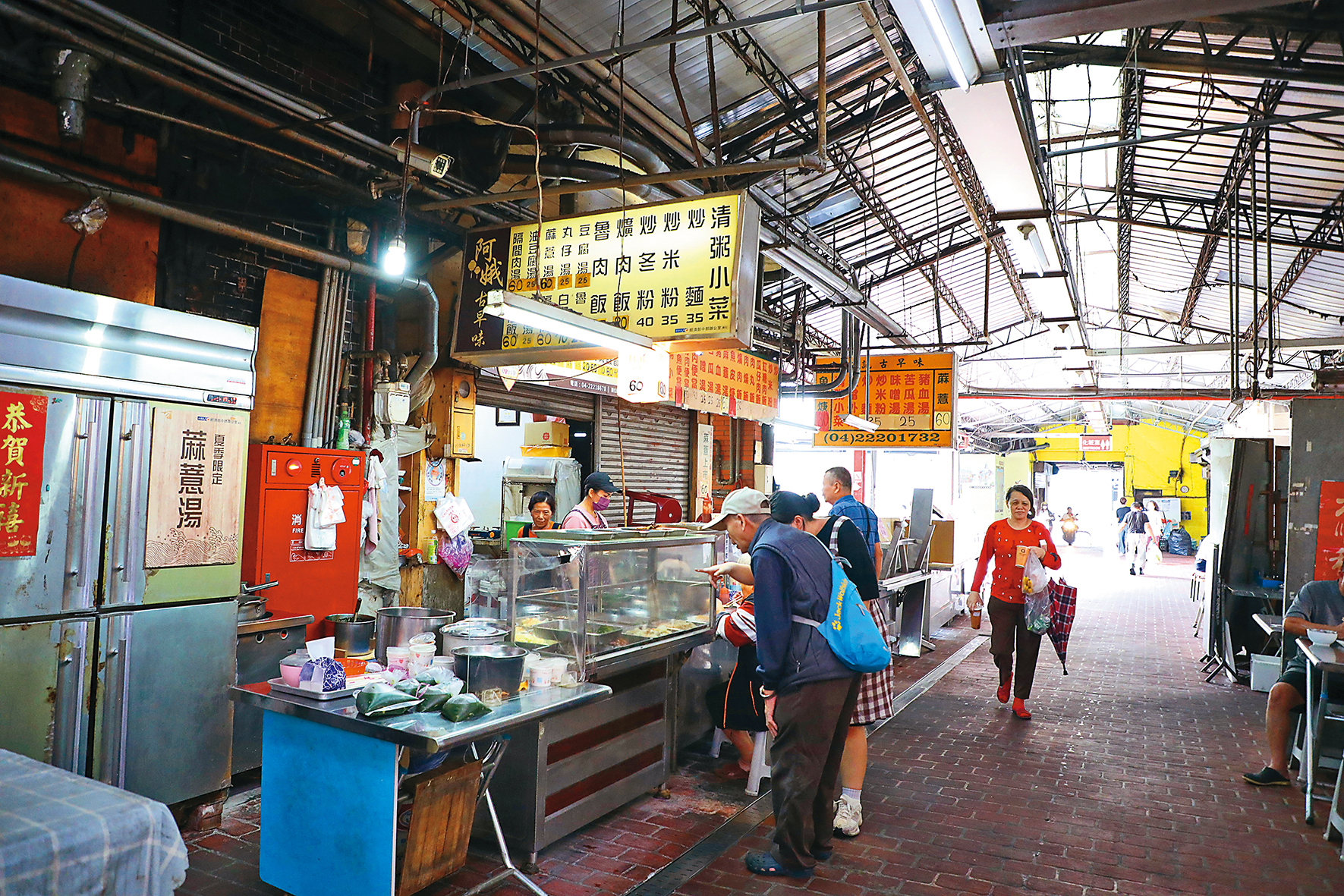 「阿娥古早味」的季節感非常分明,夏天限定的美食除了蔴薏湯,還有盧秀燕市長愛吃的米苔目。