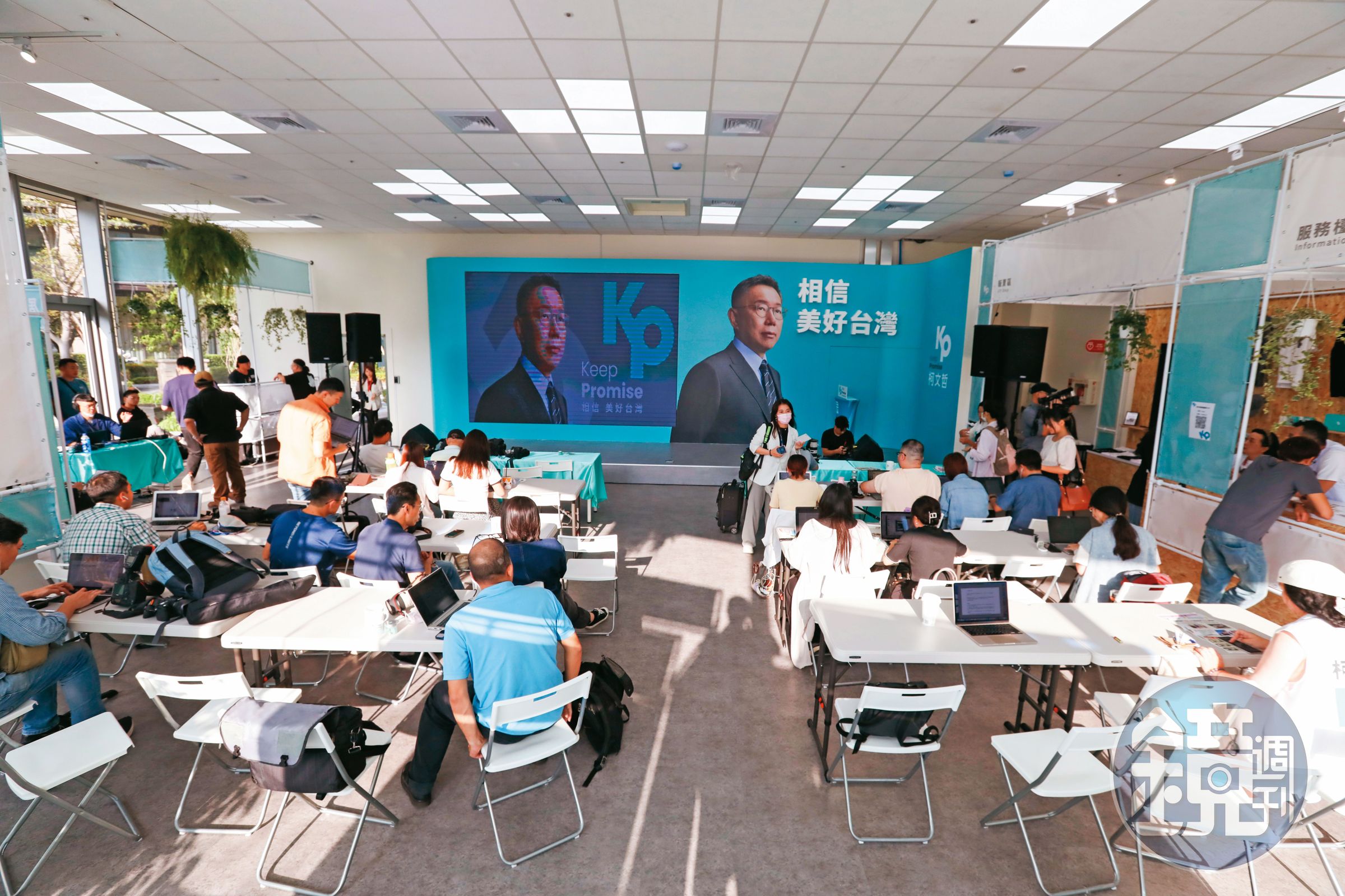 柯文哲全國競總設在新北而非「本命區」台北，被解讀是劍指侯友宜，柯則笑稱只是租金考量。