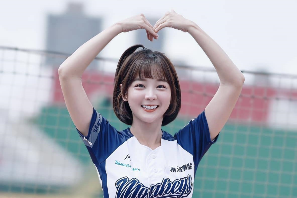 籃籃被拍到有球星於深夜自由進出她的香閨。（翻攝自籃籃臉書）