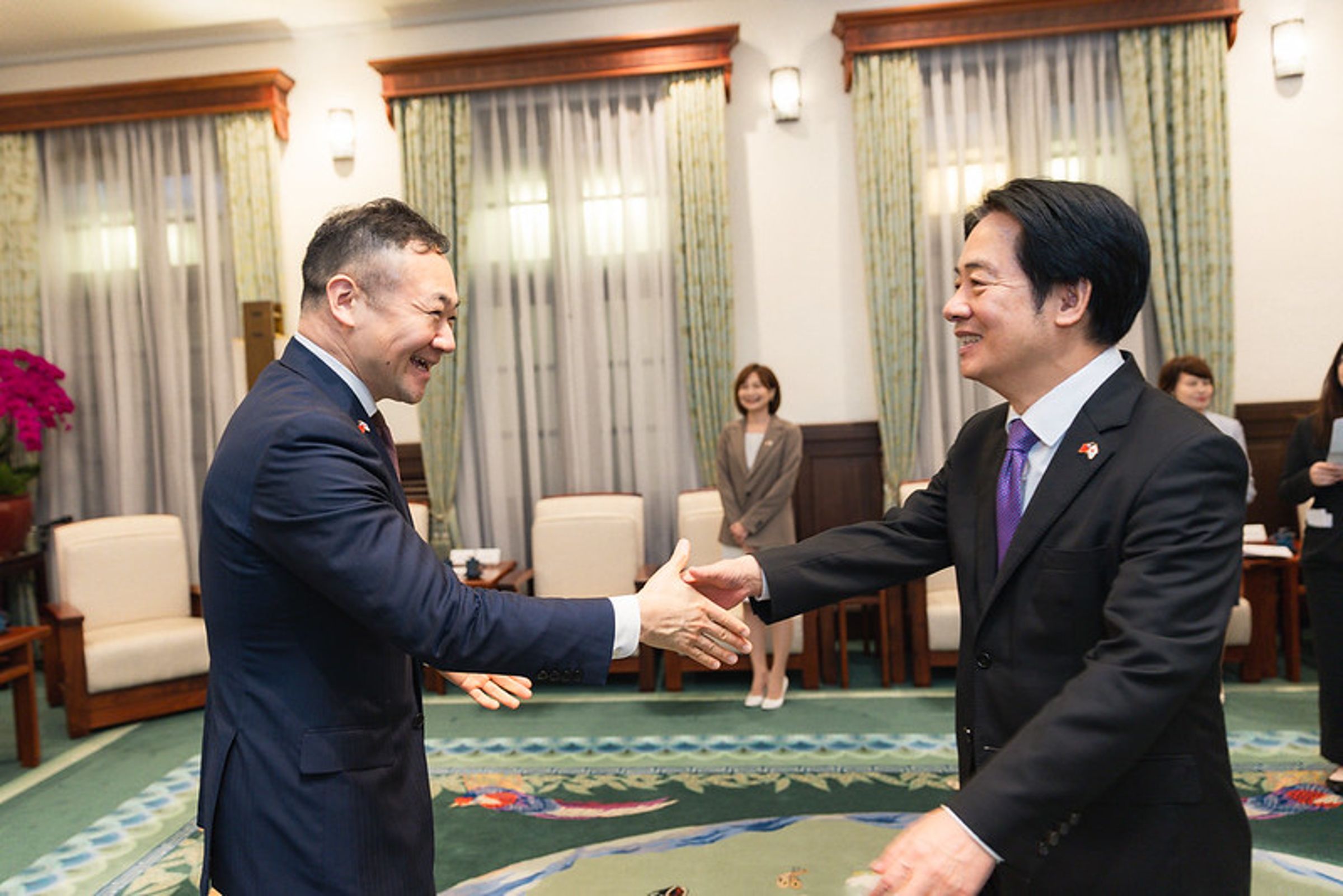 賴清德今日分別接見日本前法務大臣鈴木馨祐暨「TY會」會長瀧波宏文參議員等人。(取自總統府官網)