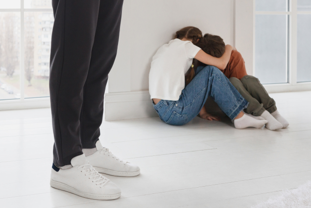 台中一名國小老師竟當眾教唆學生毆打其他學生，被家長檢舉後慘遭停職。（示意圖，pixabay）