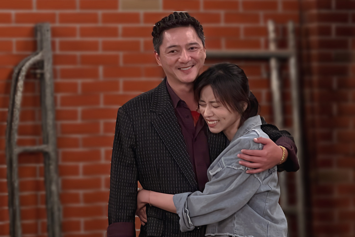 藍葦華以民視八點檔《愛的榮耀》中的柔情黑道老大拿下亞洲電視獎最佳男配角獎。（民視提供）