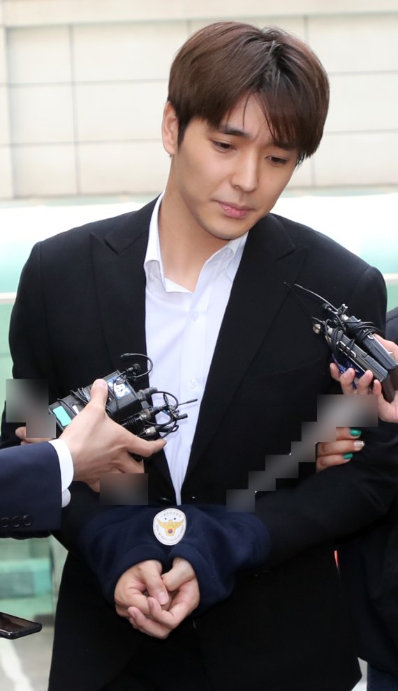 崔鍾訓因涉及集體性暴力等罪名遭逮捕起訴，自毀演藝路。（網路圖片）