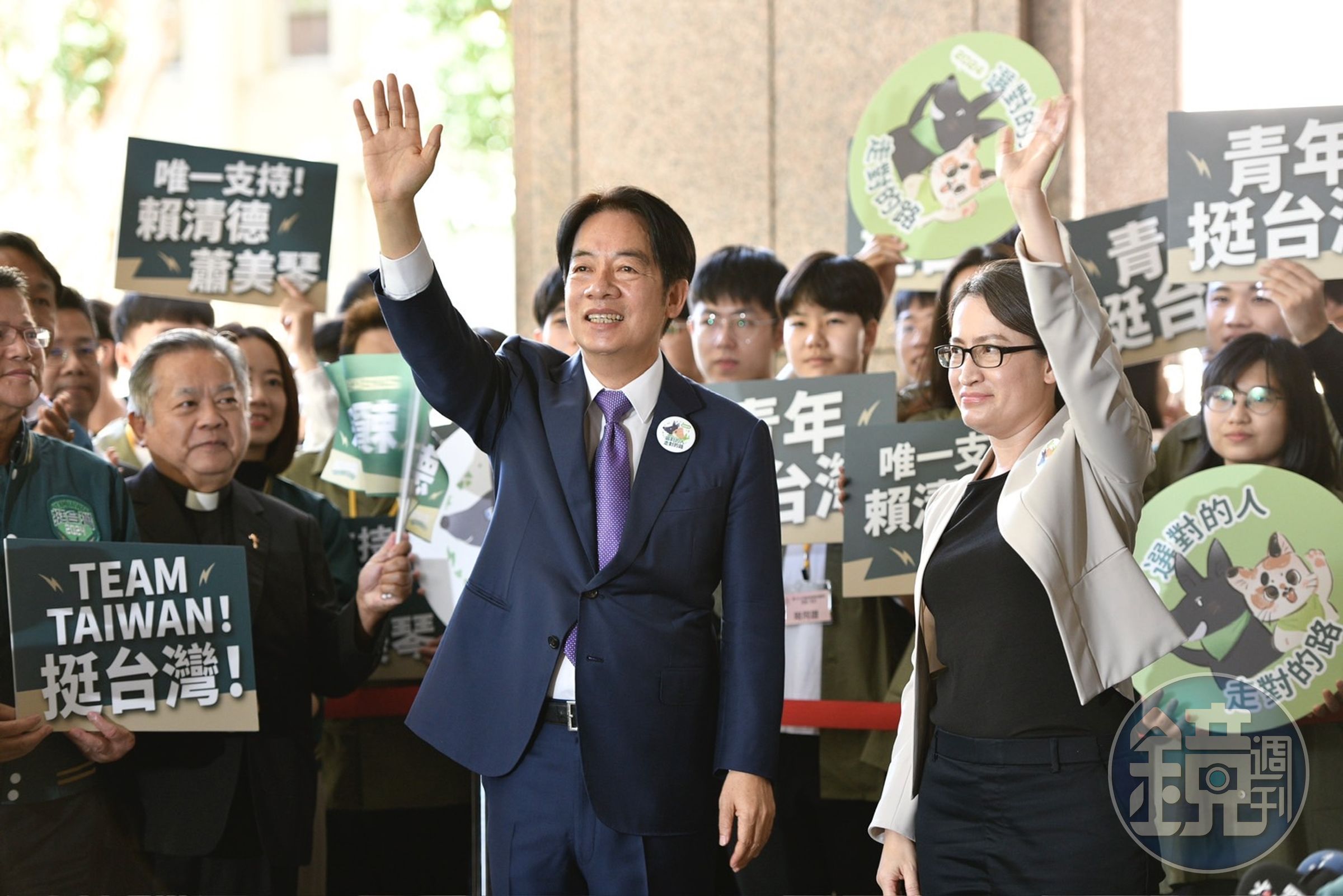 賴清德與蕭美琴的競選口號為「選對的人,走對的路」,中共國台辦直批「台獨是邪路、是絕路」。