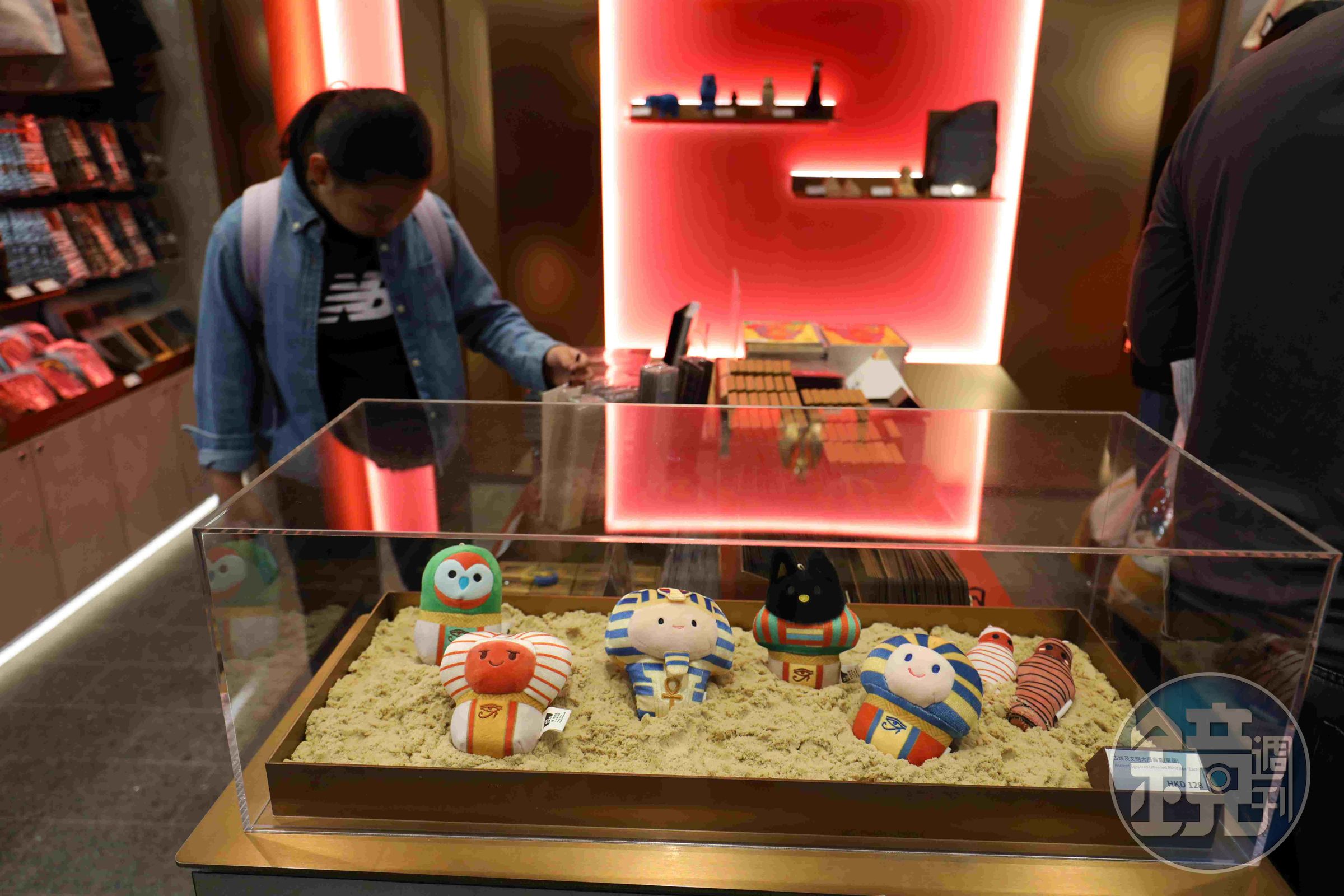 專為古埃及展設計的六款盲盒，皆以展品為靈感，其中四款由卡諾皮克罐衍生而來。