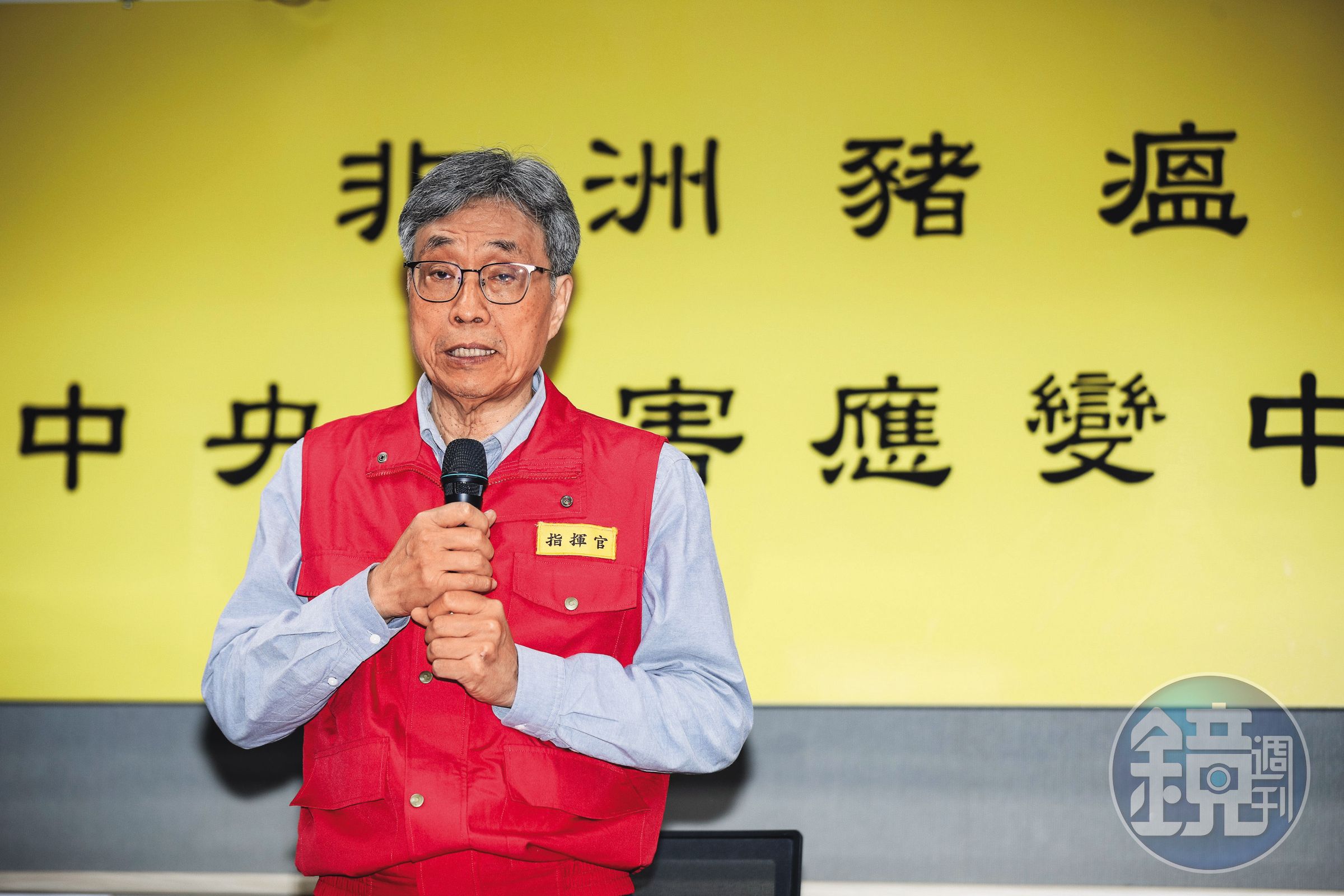 農業部長陳駿季痛斥台中市府人員粗魯擅自進入案例場清消。（鏡新聞提供）