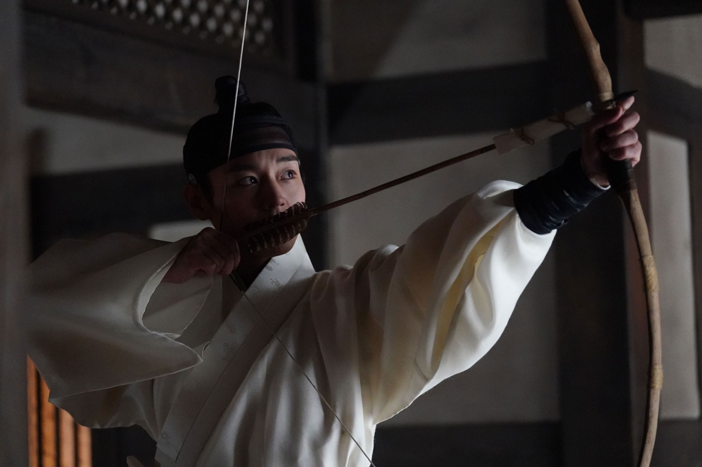 《王命之徒》在韓國上映突破觀影800萬人次大關,朴志訓演技令眾人驚艷。(車庫娛樂提供)
