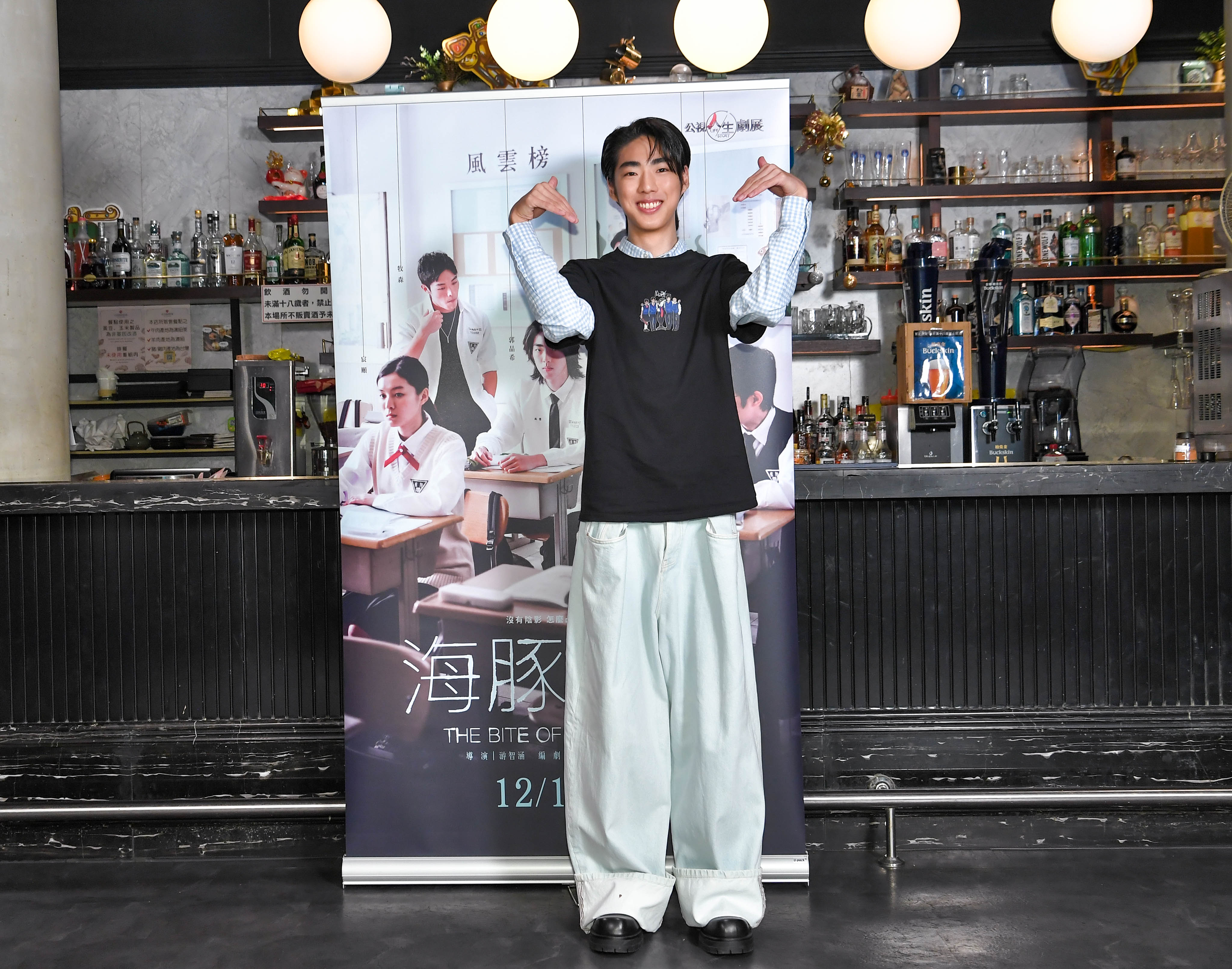 郭品希目前大三，在《海豚之惡》中演出遭霸凌的受害者。