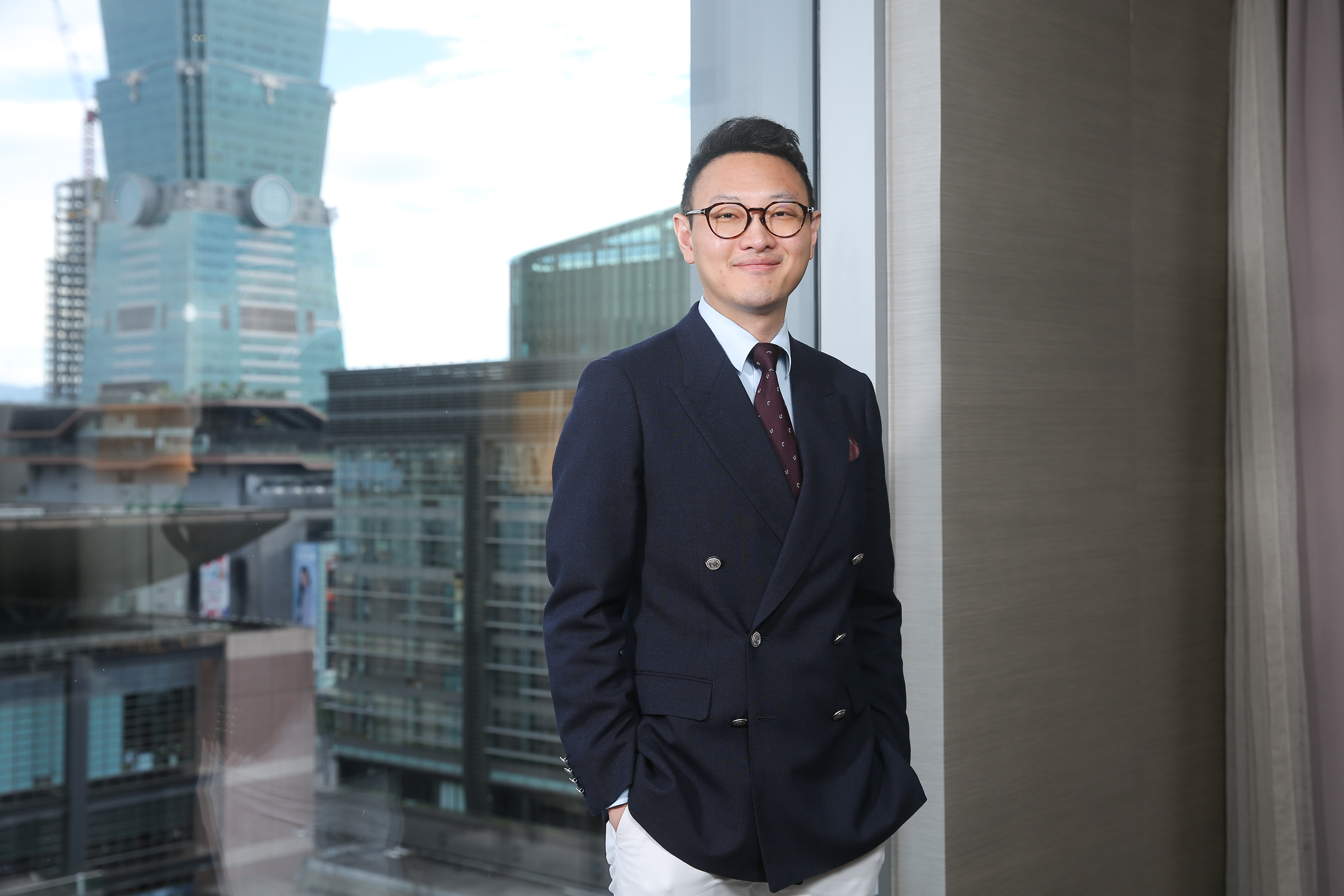 數字王國執行董事兼行政總裁謝安結盟巨星傳奇,讓內容IP與生成式AI跨界結合創造無限可能。