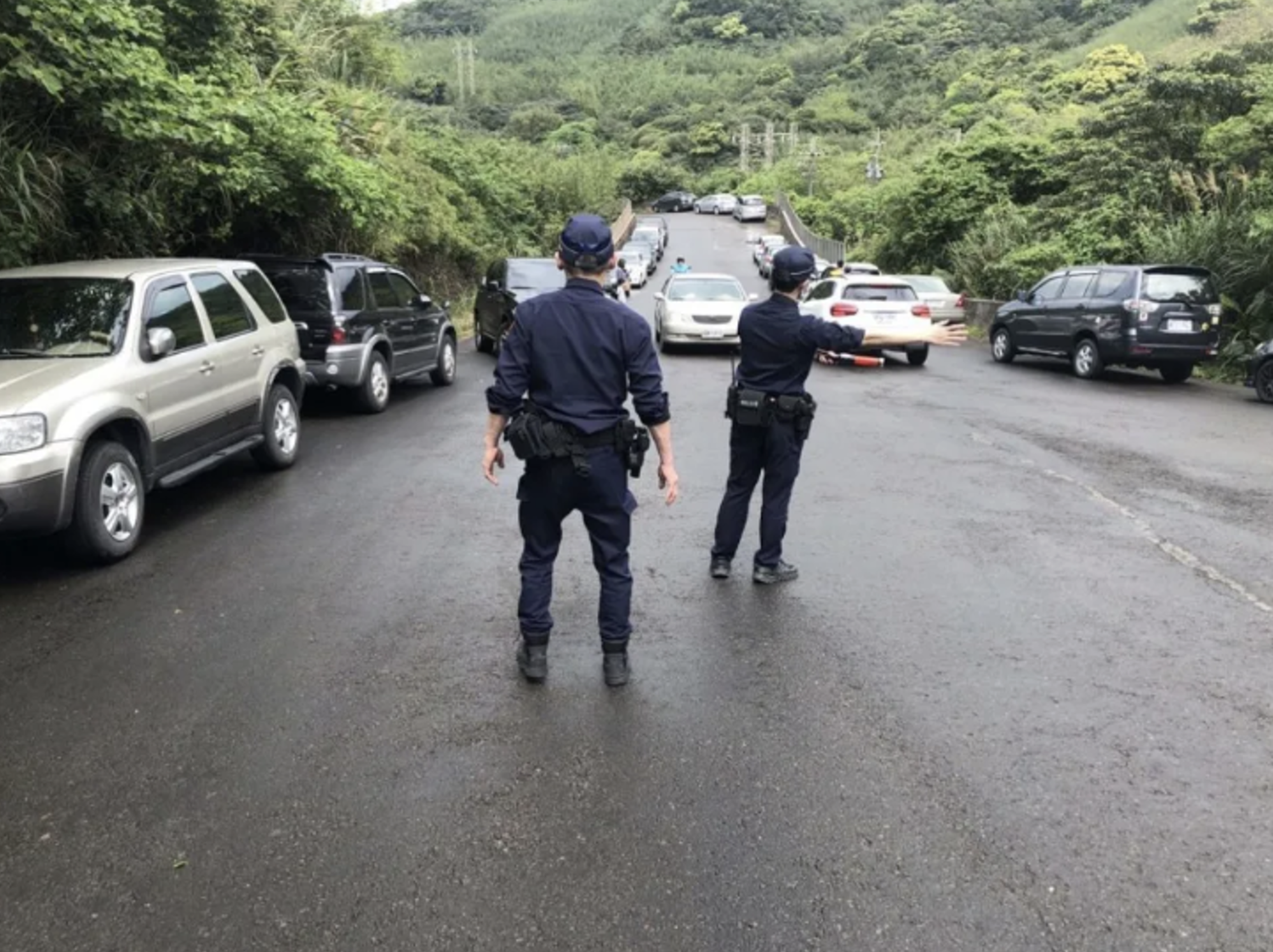 瑞芳分局針對轄內瑞芳、貢寮、雙溪、平溪等東北角四大公墓區祭出假日交通疏導措施。（瑞芳分局提供）