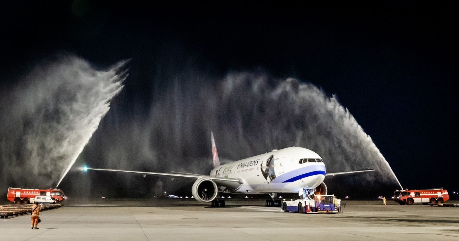 讓人秒想訂機票！ 華航推全台首架迪士尼彩繪機《動物方城市2》飛上天際