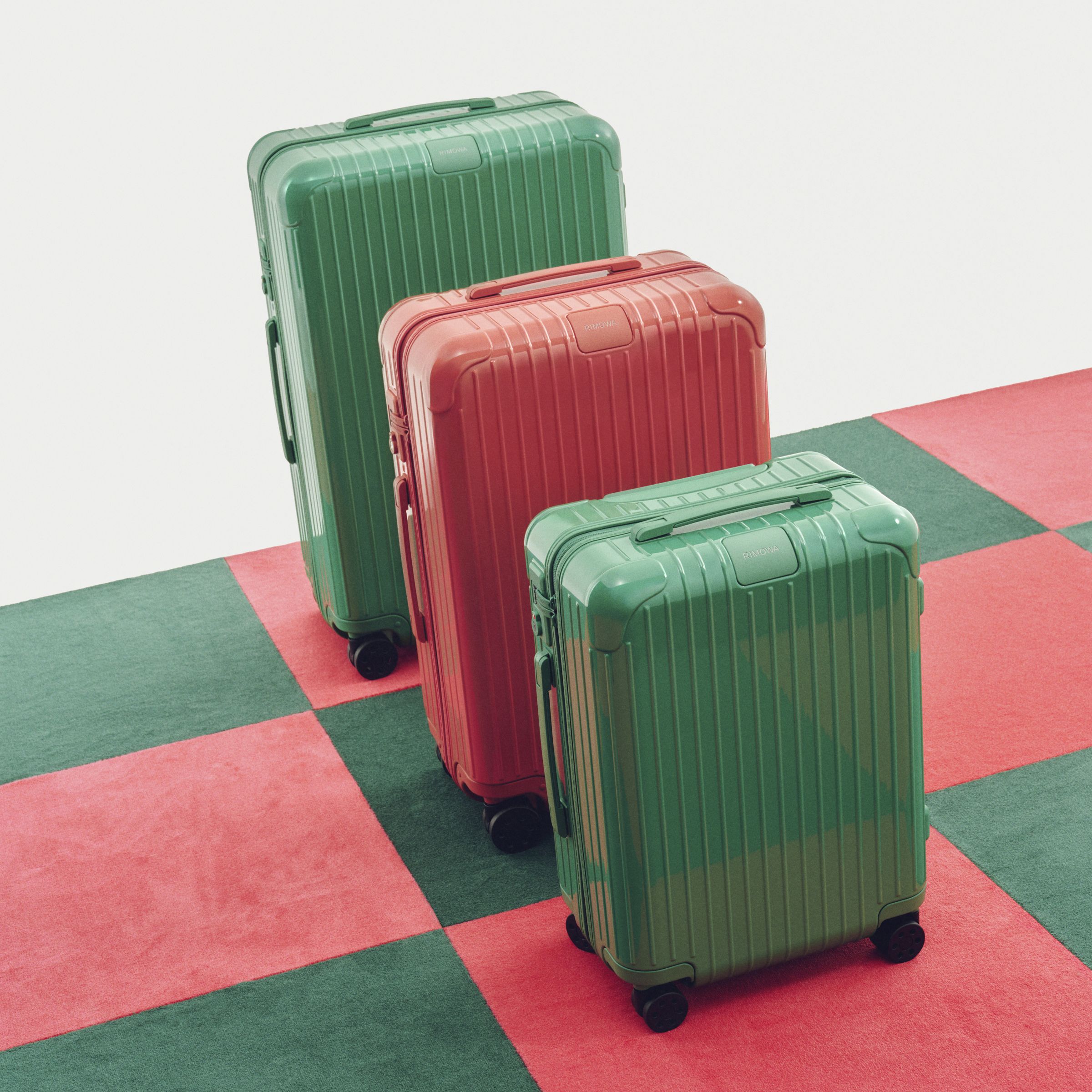 限量發售的新色行李箱共有（後起）Essential Trunk Plus NT$48,400、Essential Check-In L NT$38,200、以及Essential Check-In M NT$35,200。（美之心提供）