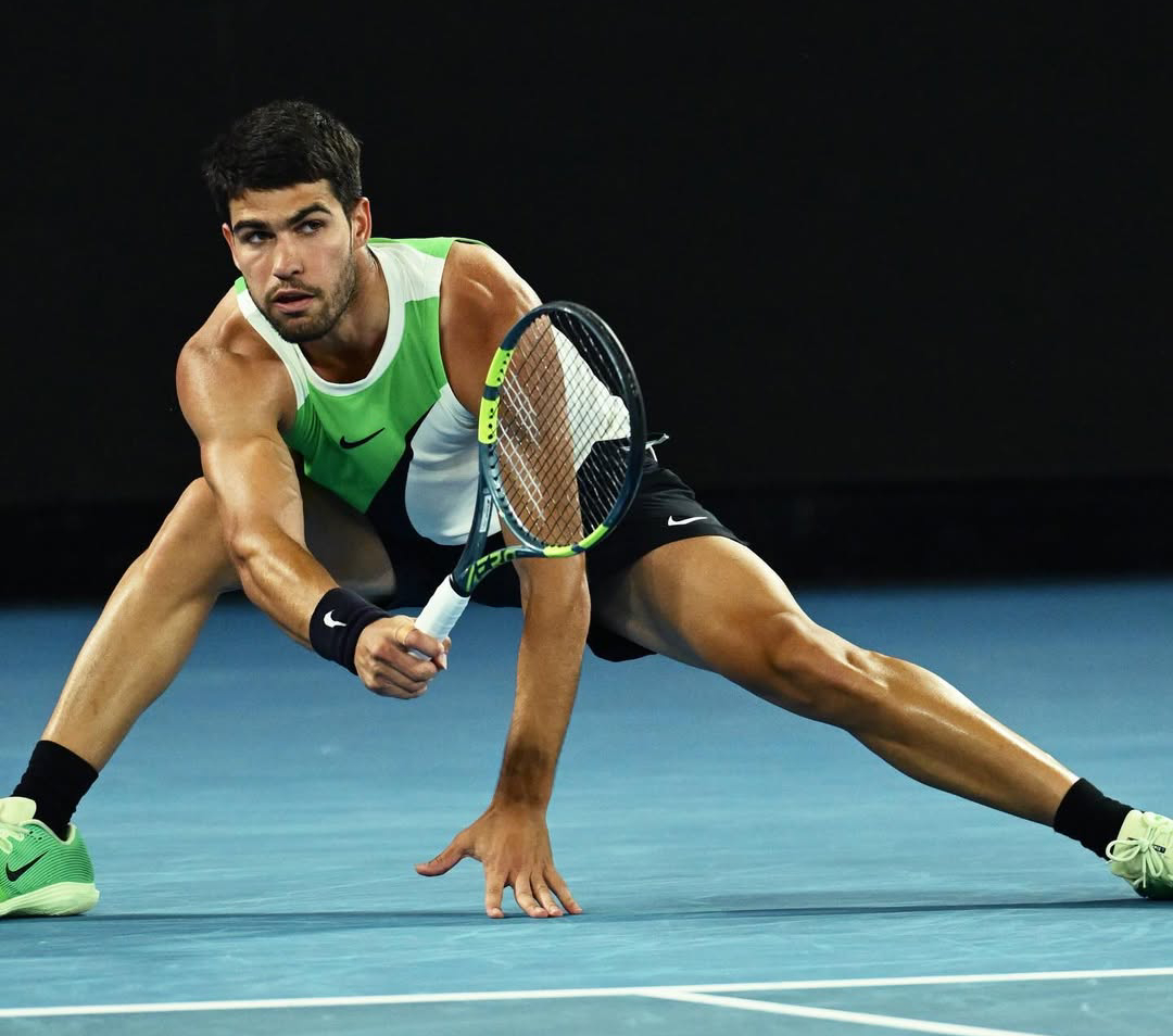 球王艾卡拉茲(Carlos Alcaraz)澳網奪冠,成為史上最年輕生涯全滿貫選手。(翻攝IG)