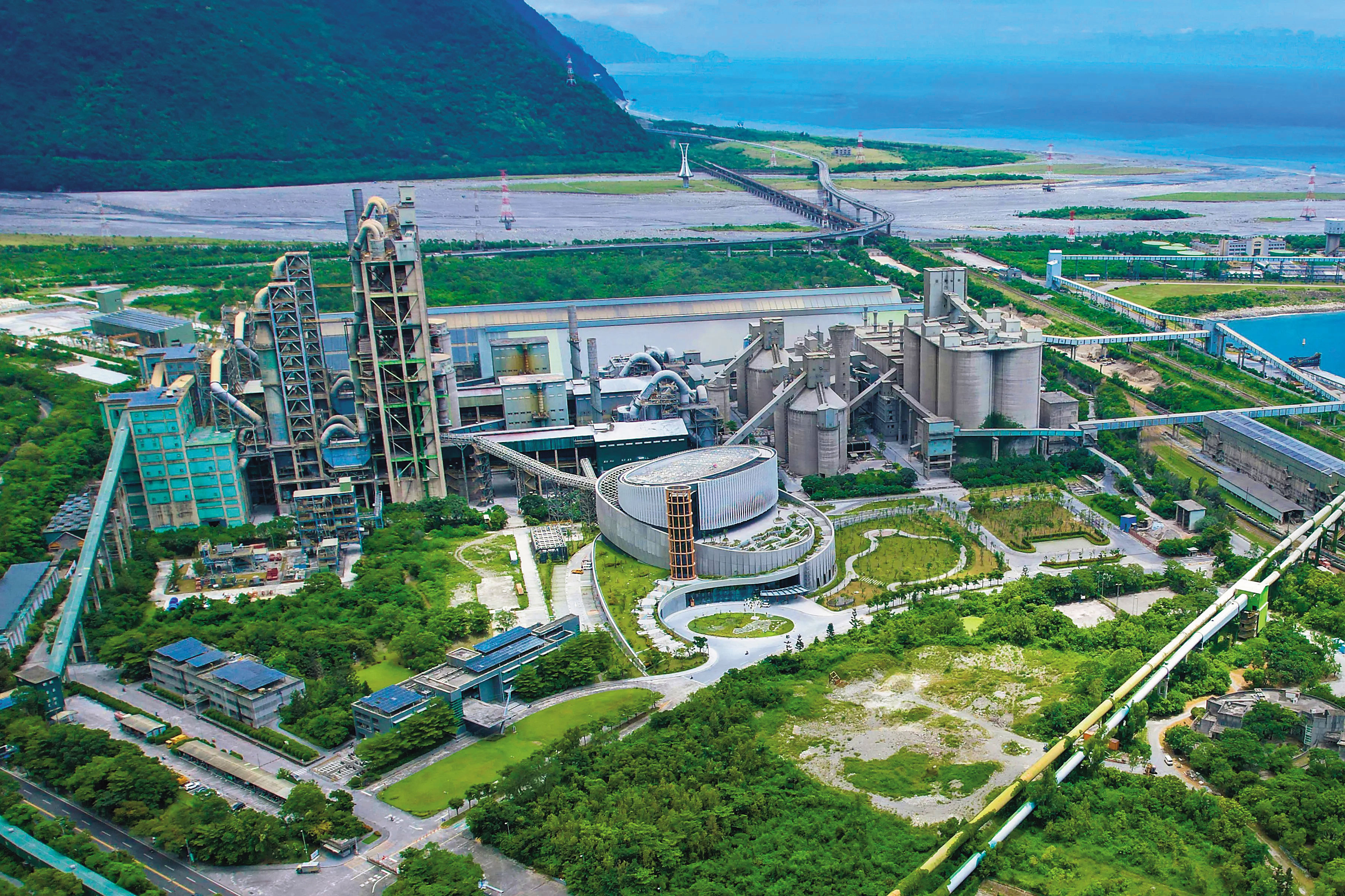 台泥是台股天字一號企業。圖為台泥花蓮廠。（翻攝台泥官網）