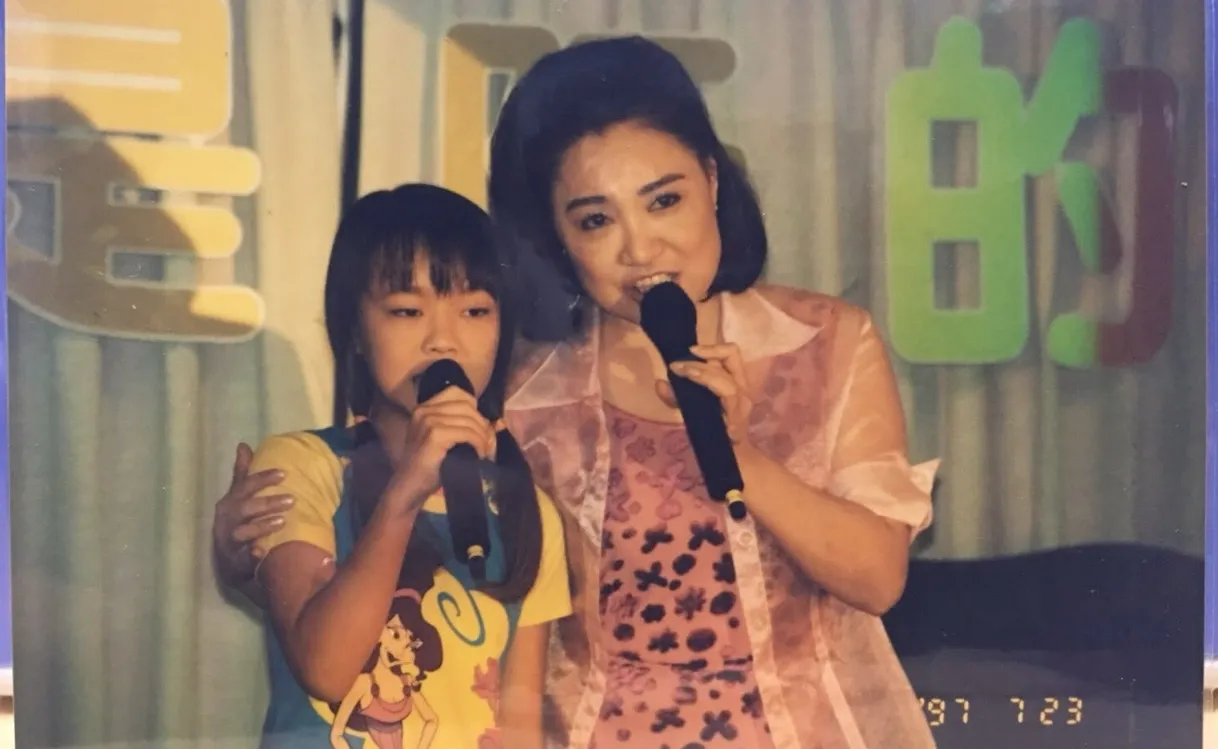 昔痛失親生骨肉...陳盈潔病逝一生無子嗣　提攜她為乾女兒！金曲歌后「曬童年合照悲痛發聲」