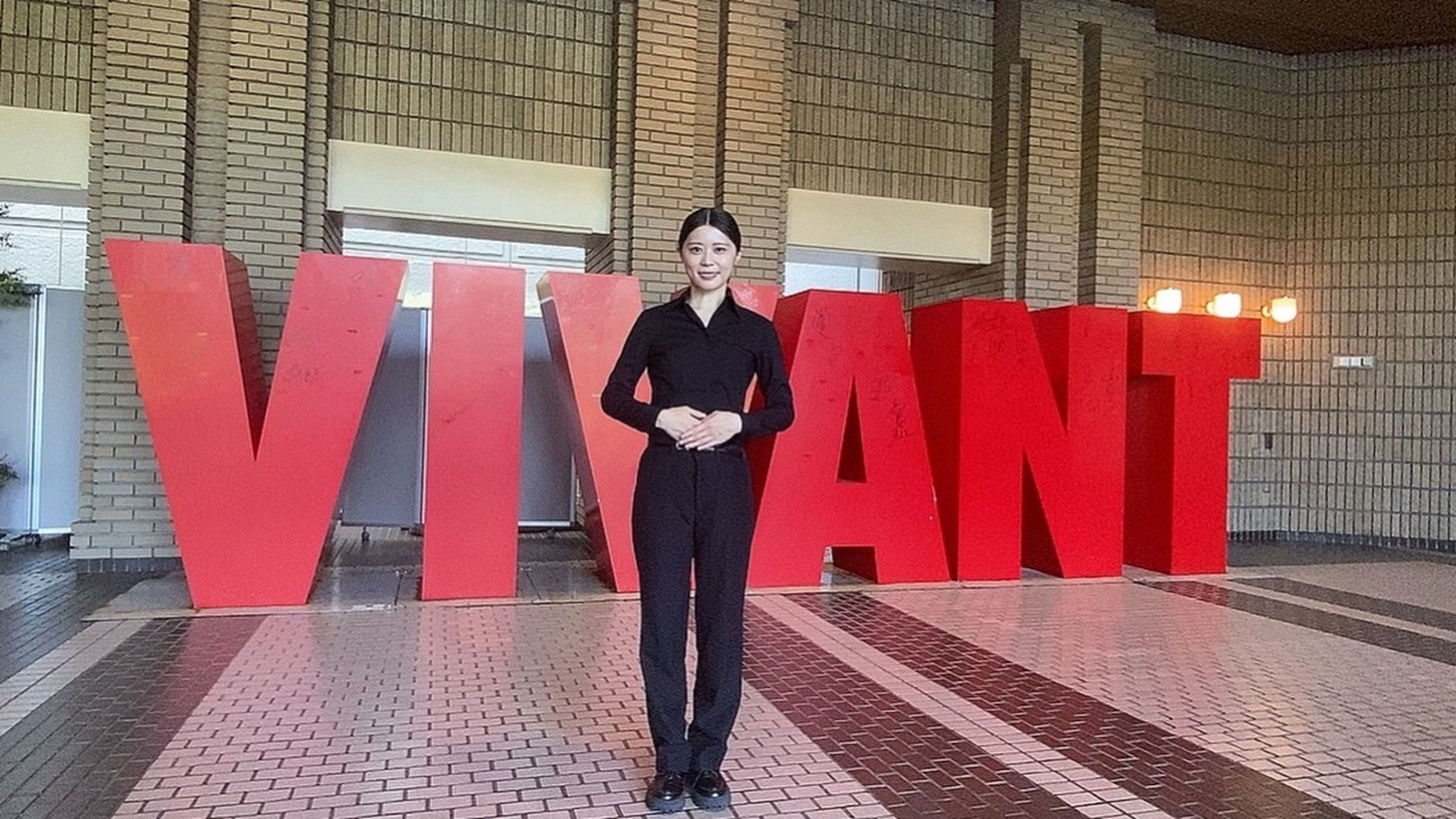 施鈺萱開心宣布出演《VIVANT》，雖然只有短短幾個鏡頭與少量台詞，仍直呼能參與喜愛的作品相當榮幸。（翻攝施鈺萱 Threads）