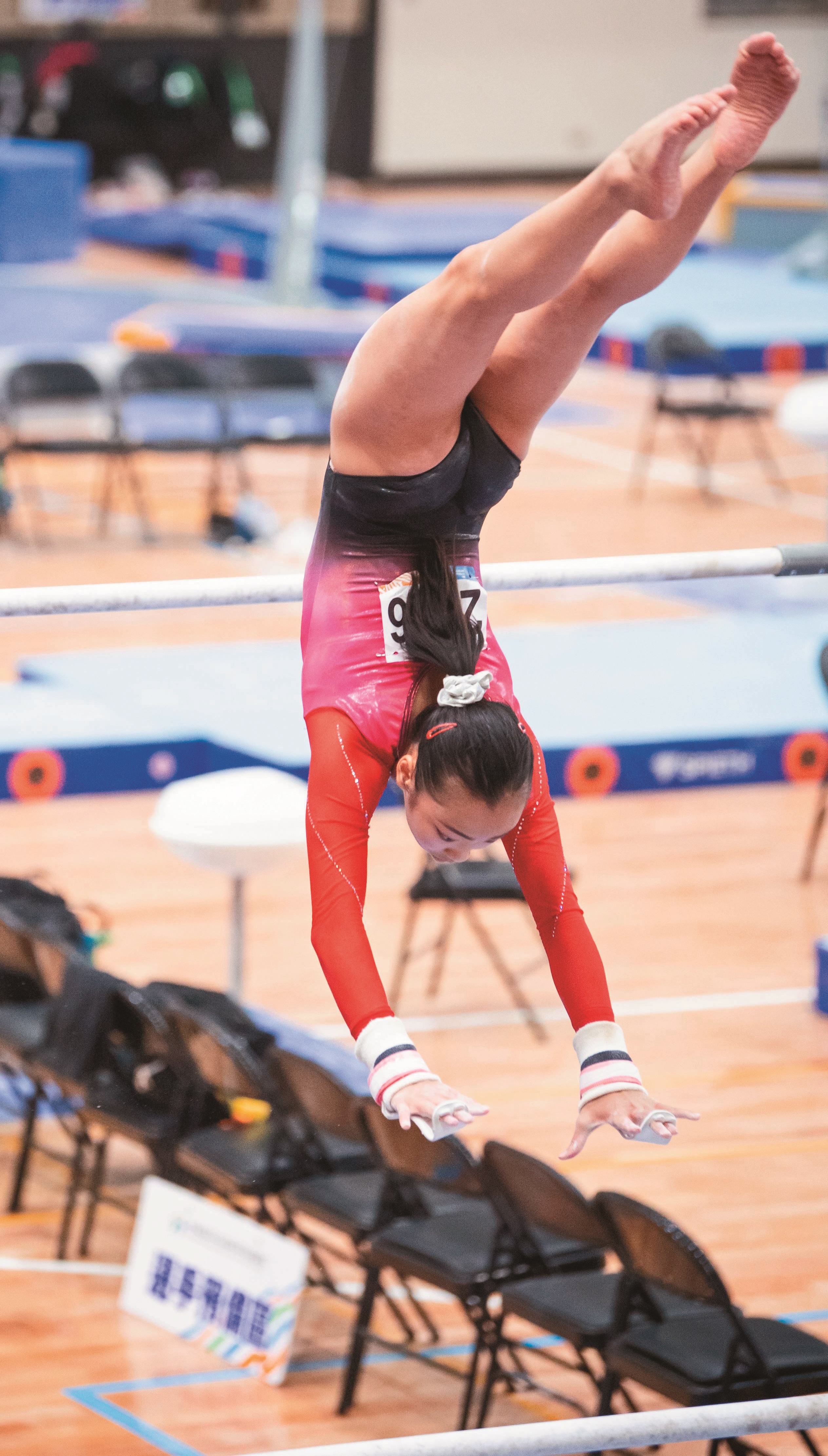 數位實驗高中體操選手廖奕淳代表台北市獲得112年全中運高女組競技體操全能競賽第一名。(圖/台北市教育局)