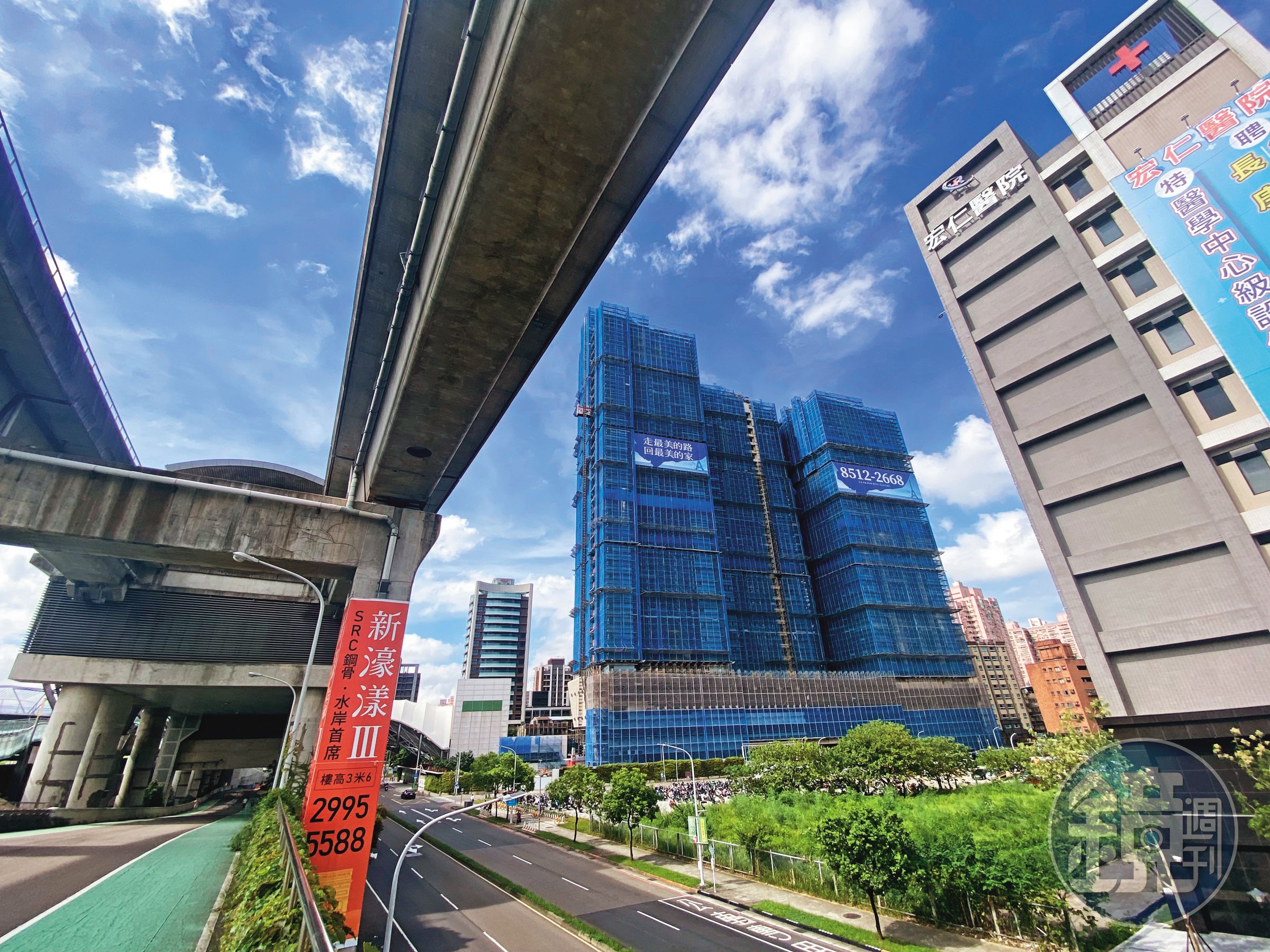 房地產不管是中古屋、預售屋，根據揭露數字來看，交易量都已較今年高峰腰斬。
