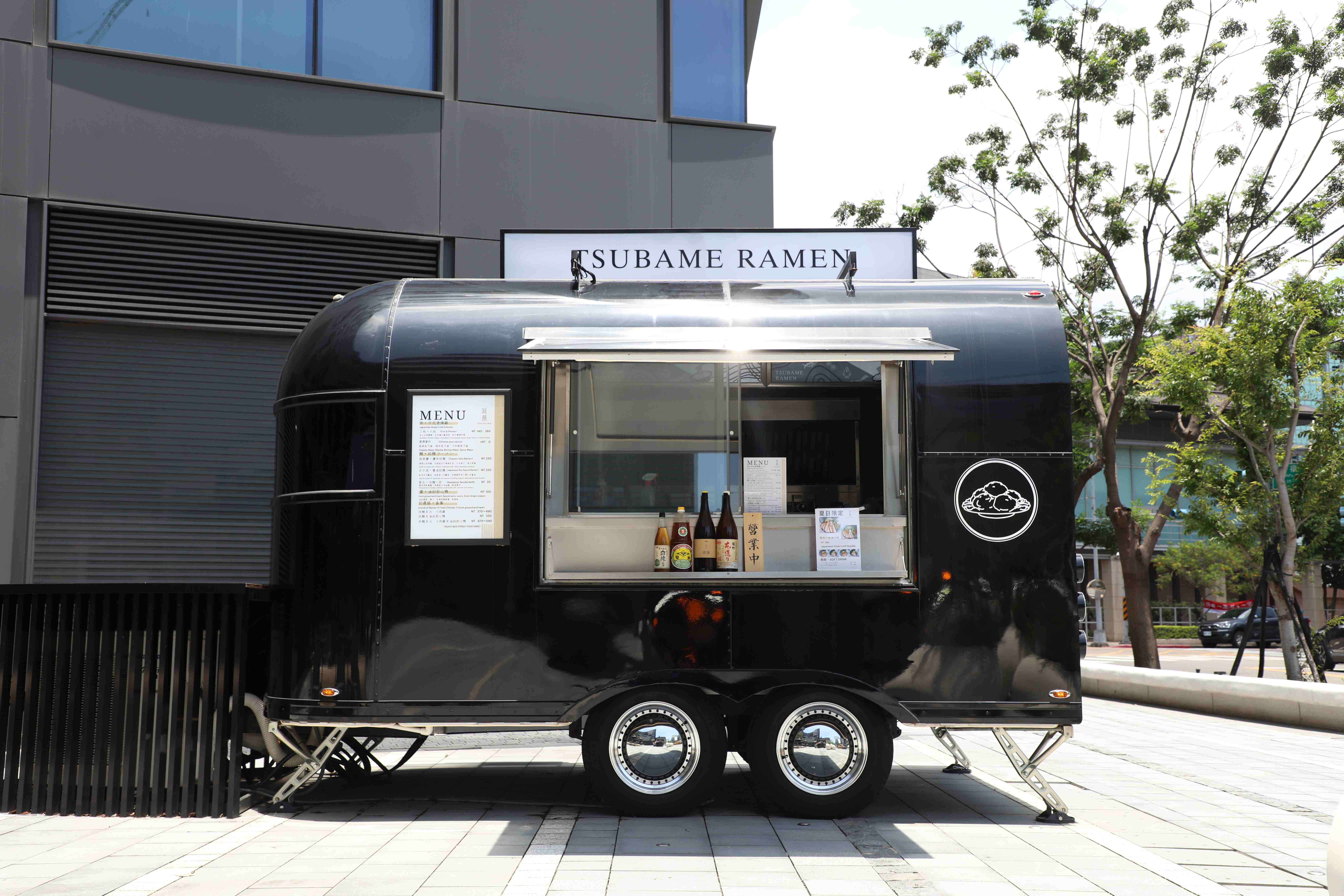 第三輛餐車是來自台北北門的人氣拉麵店「旨燕」。