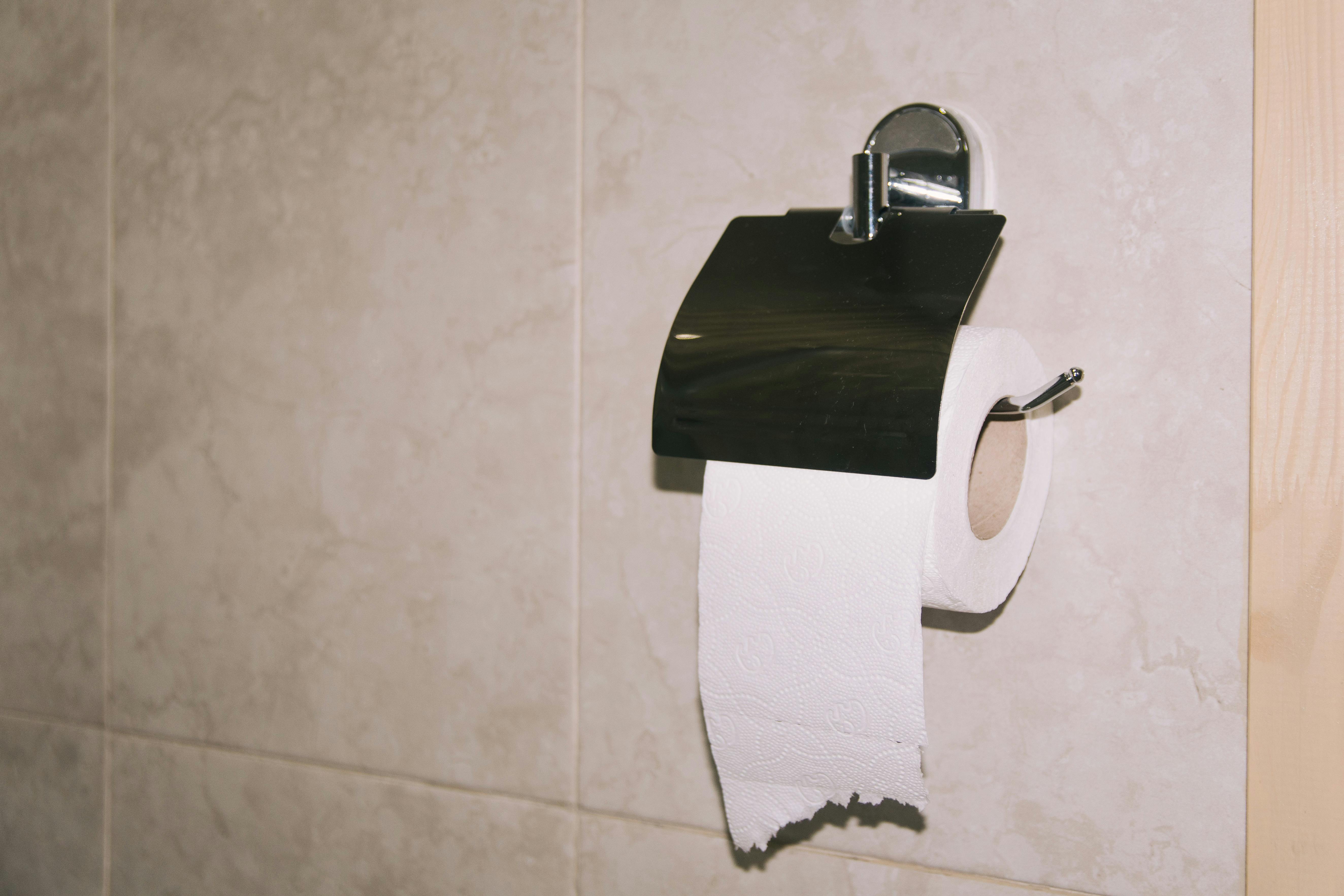 大腸癌就有漸漸年輕化趨勢，肝膽腸胃科醫師張振榕提醒年輕人也要多注意身體。（示意圖，取自pexels）