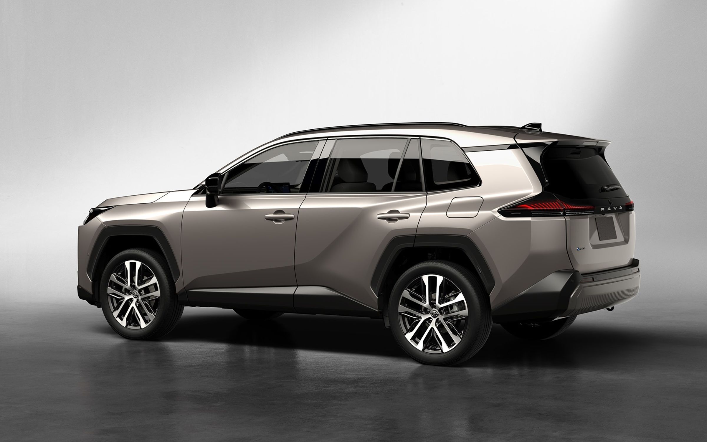 為了貼近新時代使用者的期待，新車導入全新開發的 Toyota 軟體平台 Arene，這是品牌首次採用，未來將是實現更高階駕駛輔助、安全防護與智慧應用的關鍵核心，也讓 RAV4 成為都會生活與戶外探索之間的最佳橋梁。