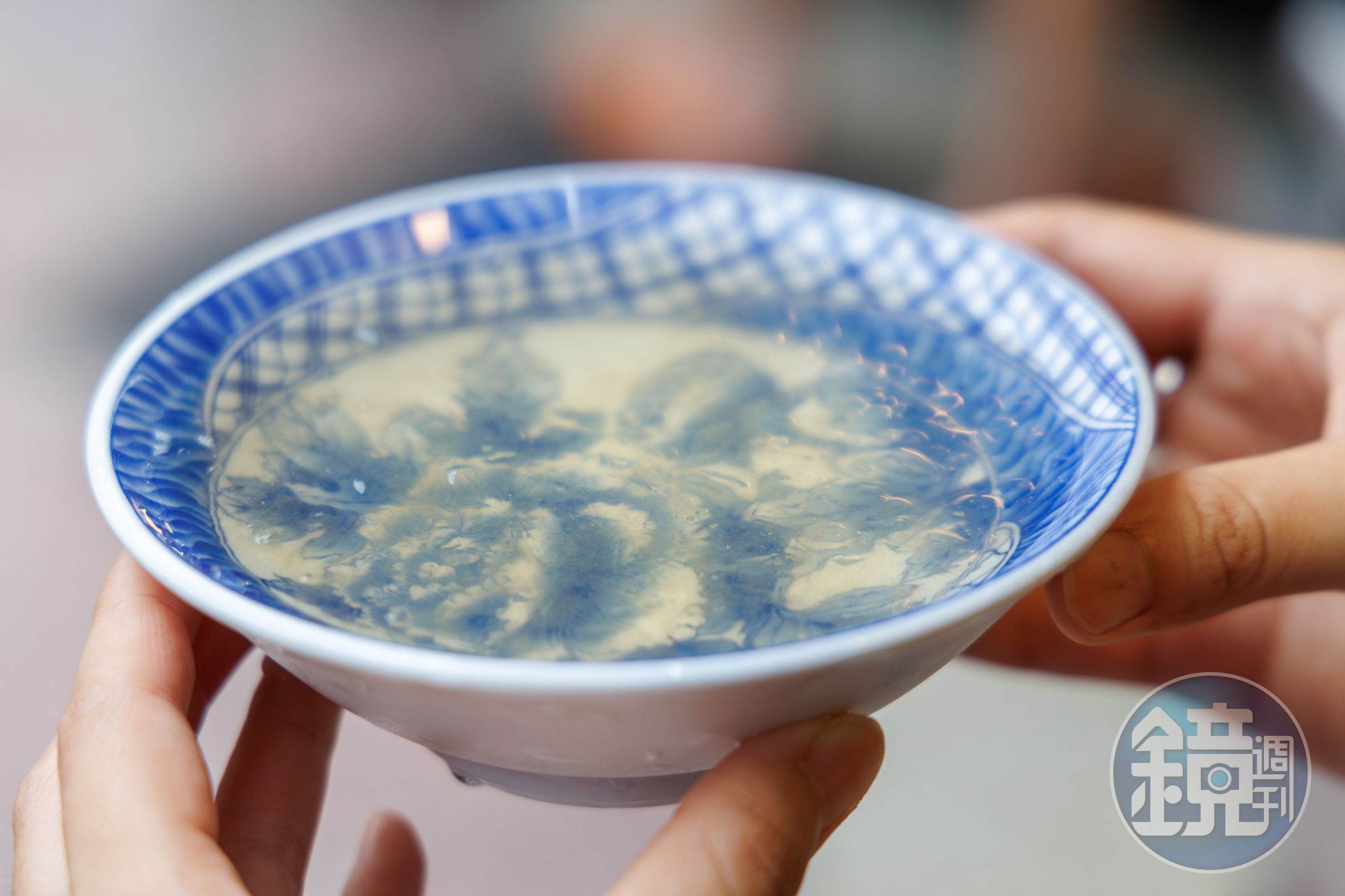 全透明的「愛玉冰」只加了檸檬,冰涼脾透開。(35元/小碗、50元/大碗)
