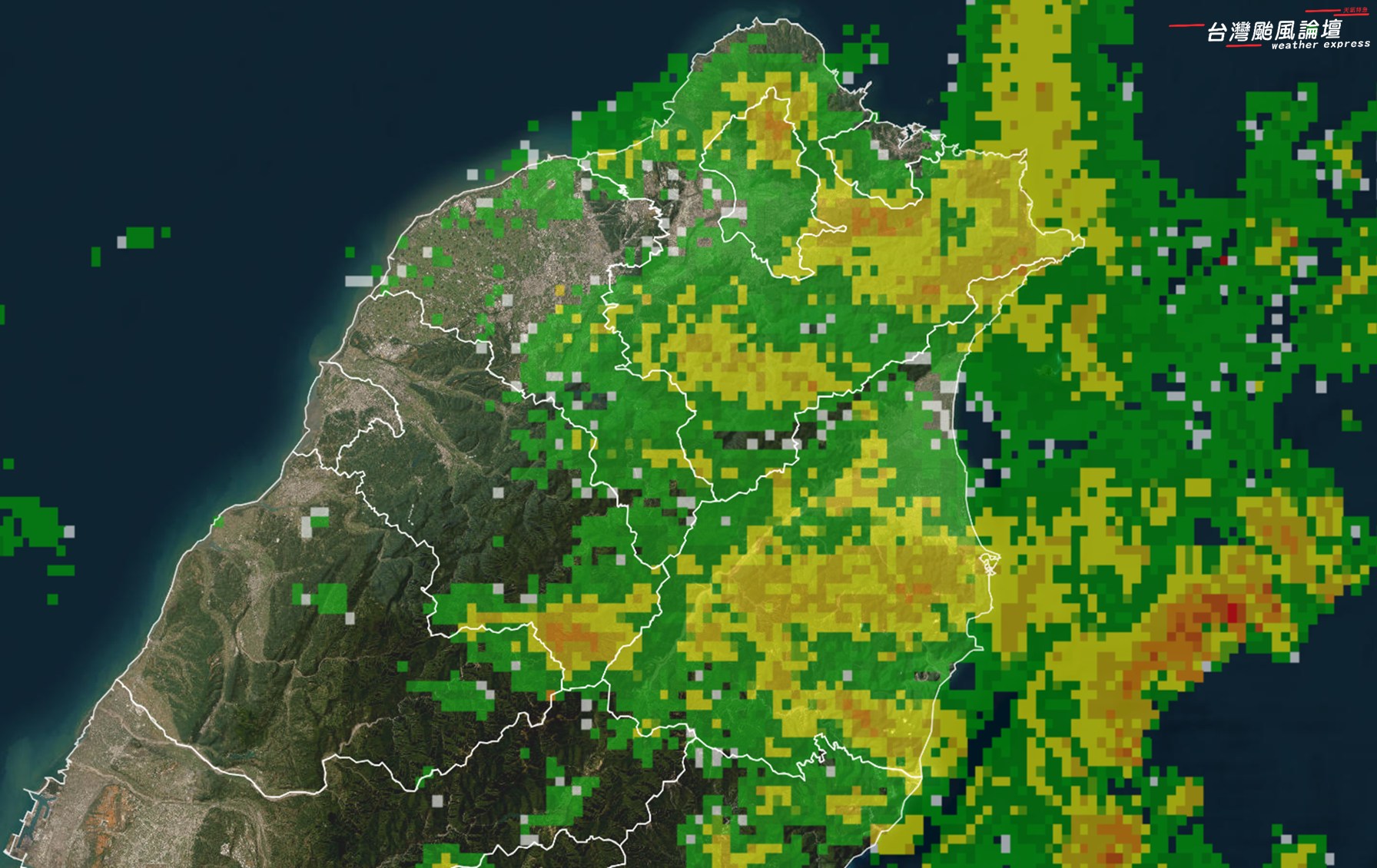 氣象粉專表示，「雲雨帶大多卡在雙北、宜蘭、桃園這一帶，風雨持續中！」（翻攝自臉書@台灣颱風論壇｜天氣特急）