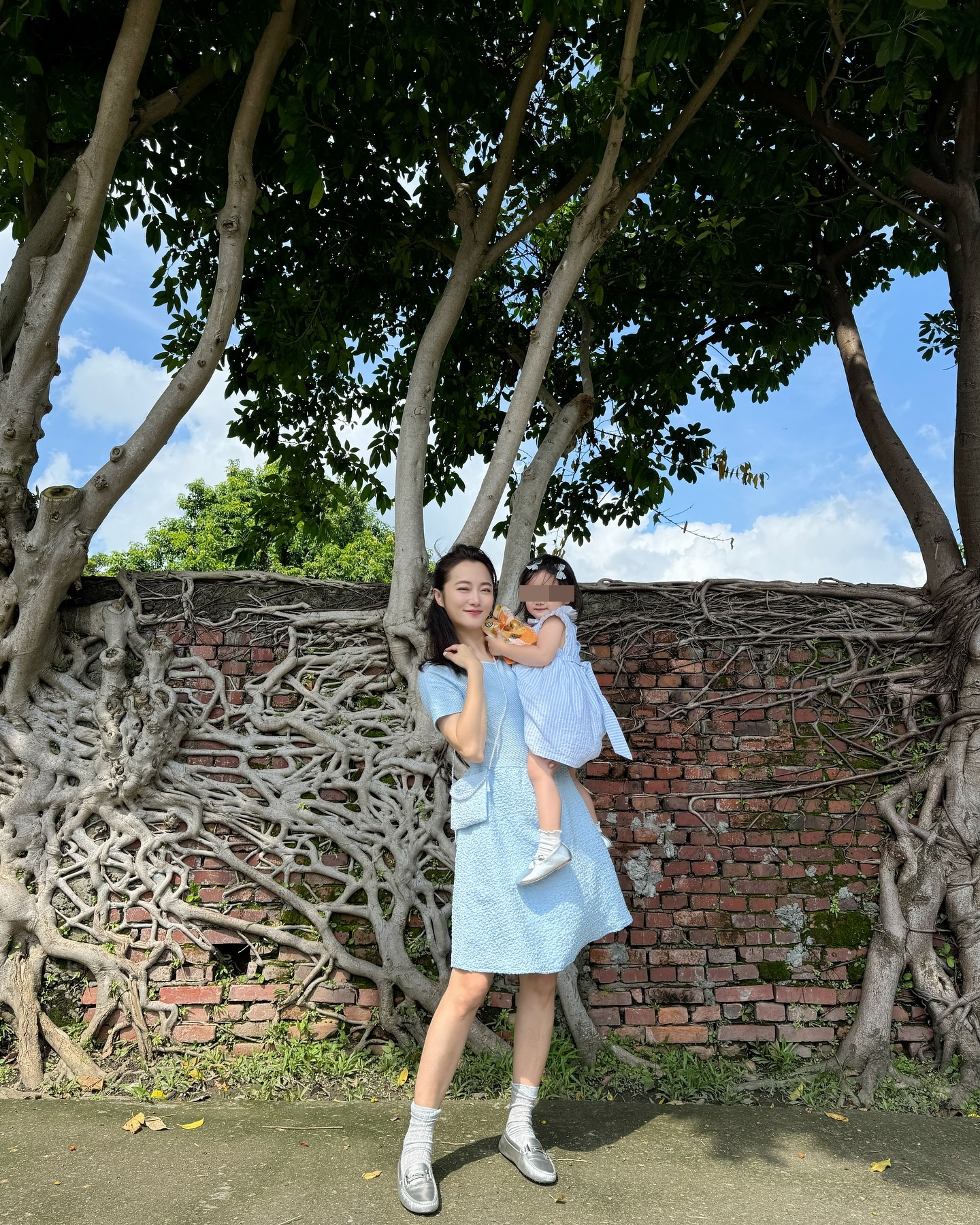 趙小僑和女兒互動真誠可愛頗受粉絲歡迎。(翻攝自臉書)
