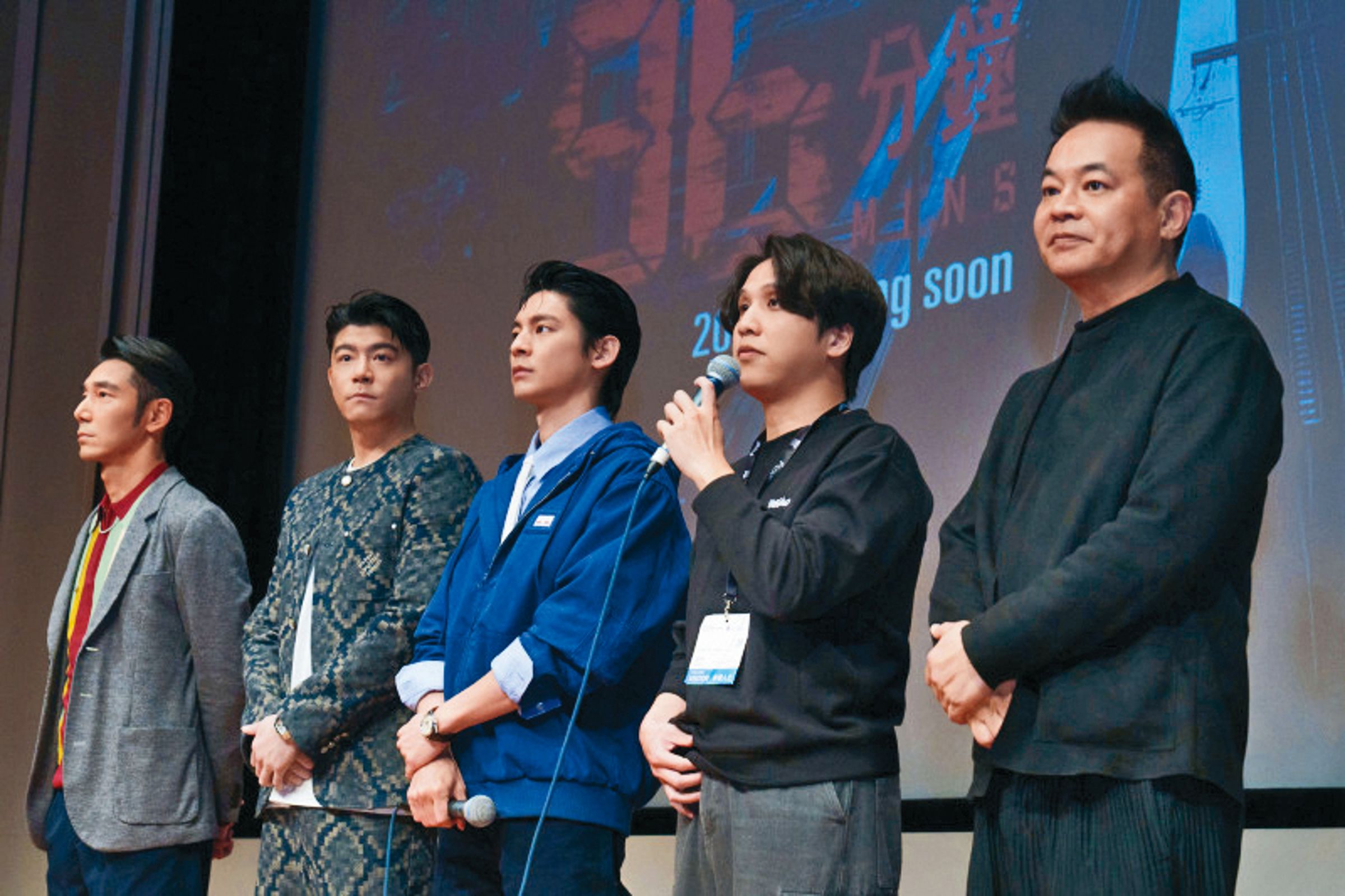 王柏傑（左二）因酒駕暫停工作，日前現身香港為新片《96分鐘》宣傳。（翻攝自拍台中IG）