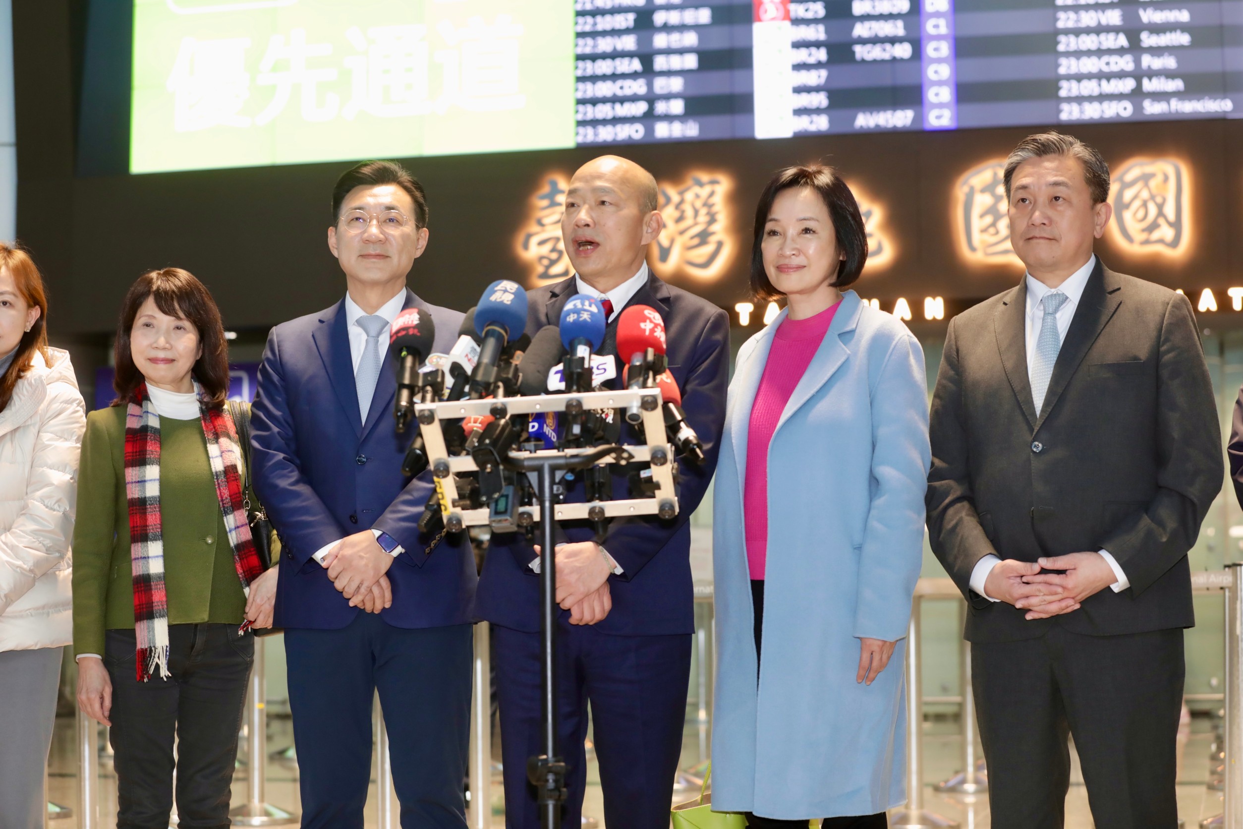 韓國瑜率團赴美參加美國總統川普就職典禮，回台前稱此次拜會空前成功，途中更「爆出大紅盤」，距離川普只有25公尺。（本刊資料照）