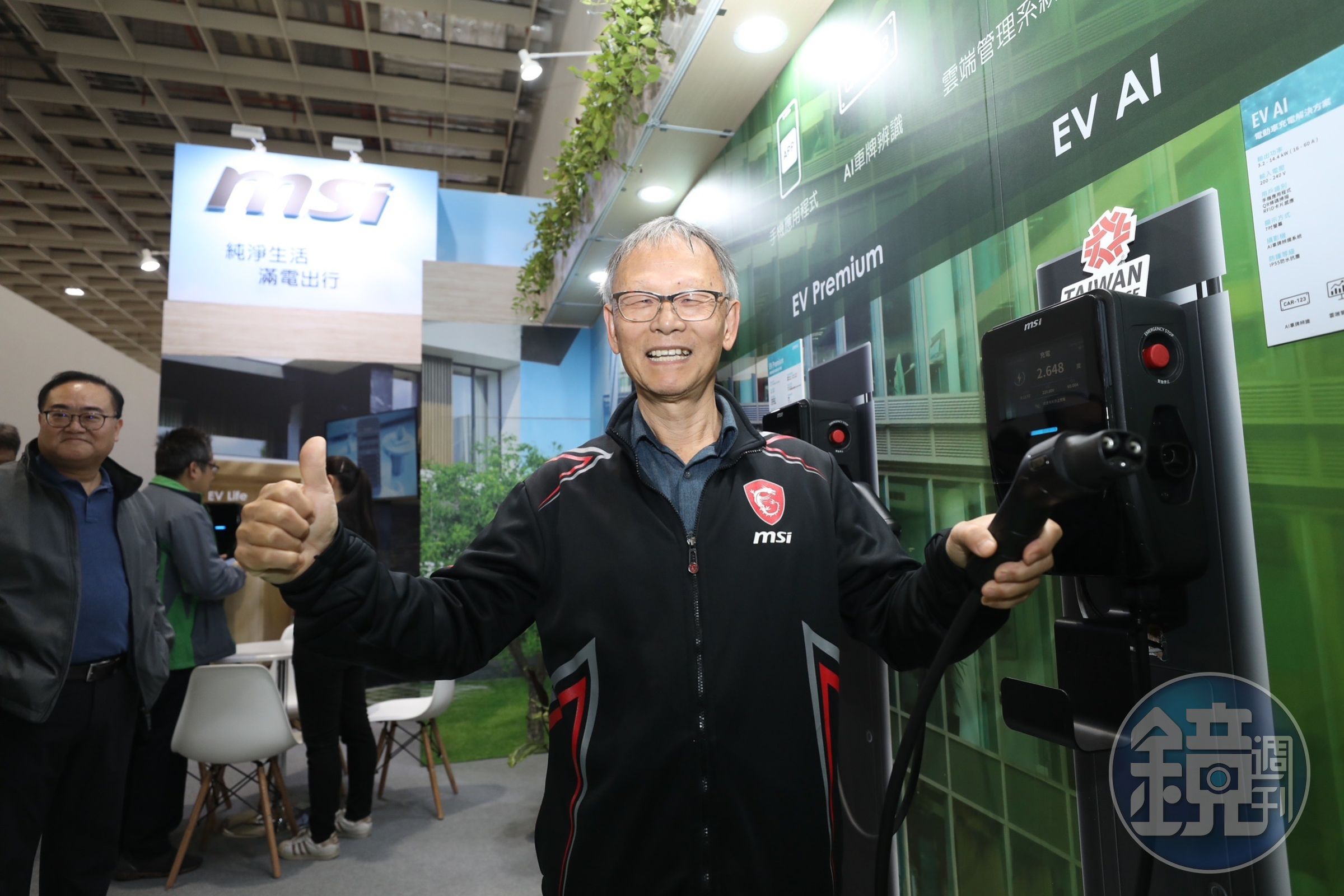 微星總經理黃金請現身台北車展,談到充電樁等非PC業務,微星正盡全力努力,尤其汽車部門已經看到效益,期望3到5年後非PC營收占比可從10%挑戰提升到20%。