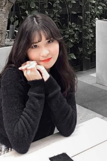 李宜諪被挖出過去舊照,被網友質疑與近期曝光的網美生活照差異很大。(翻攝臉書)