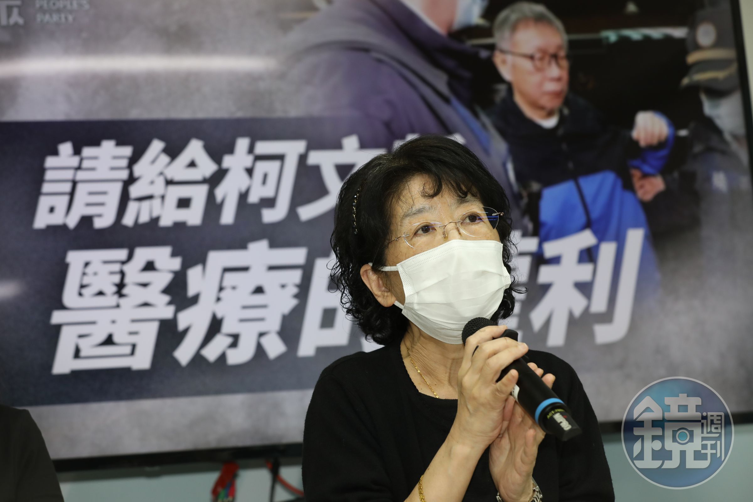 陳佩琪在記者會上談到柯文哲的身體狀況忍不住哽咽落淚。