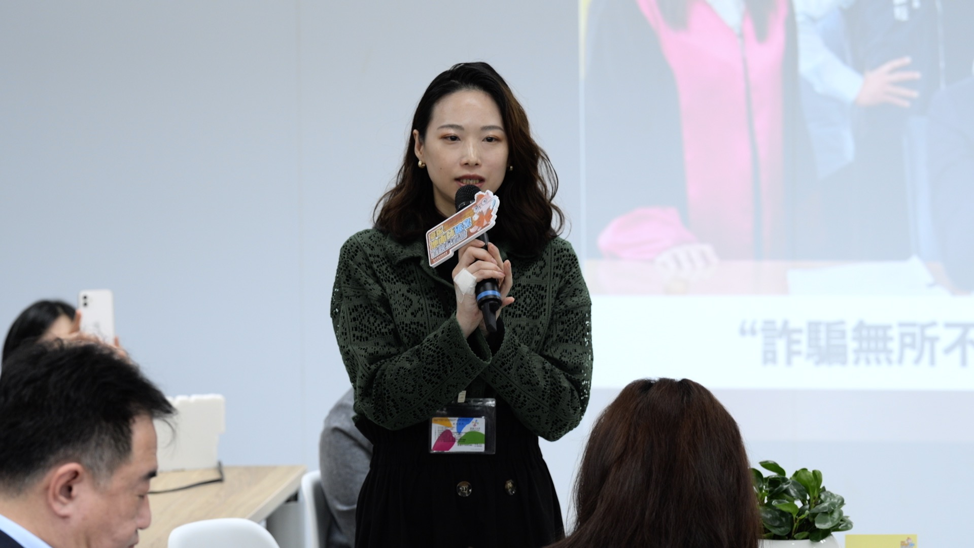 台北市政府地政局股長施婷妤分享，可疑案件的關係人都是重複出現的，案件的類型也相當的特別，所以彙整之後才向檢警告發。