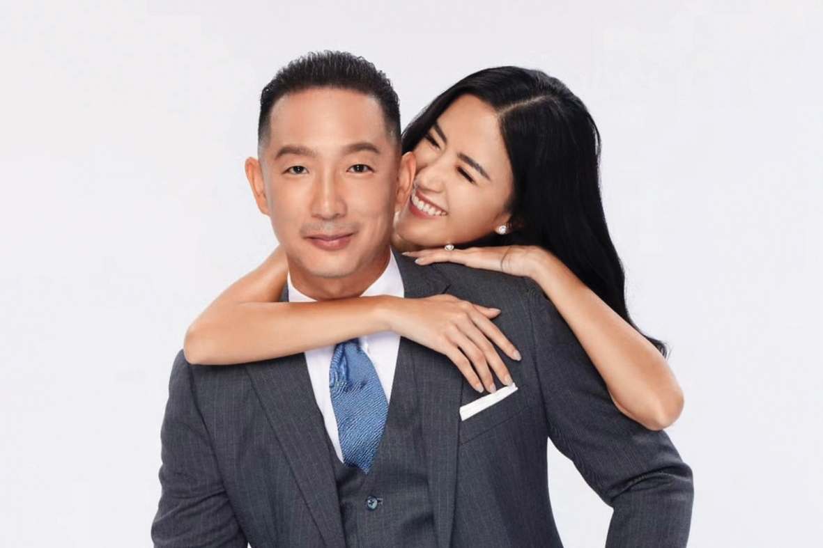 譚以欣（右）與Eric（左）拍下恩愛照片，周遭的人都覺得兩人很登對。（翻攝自譚以欣IG）