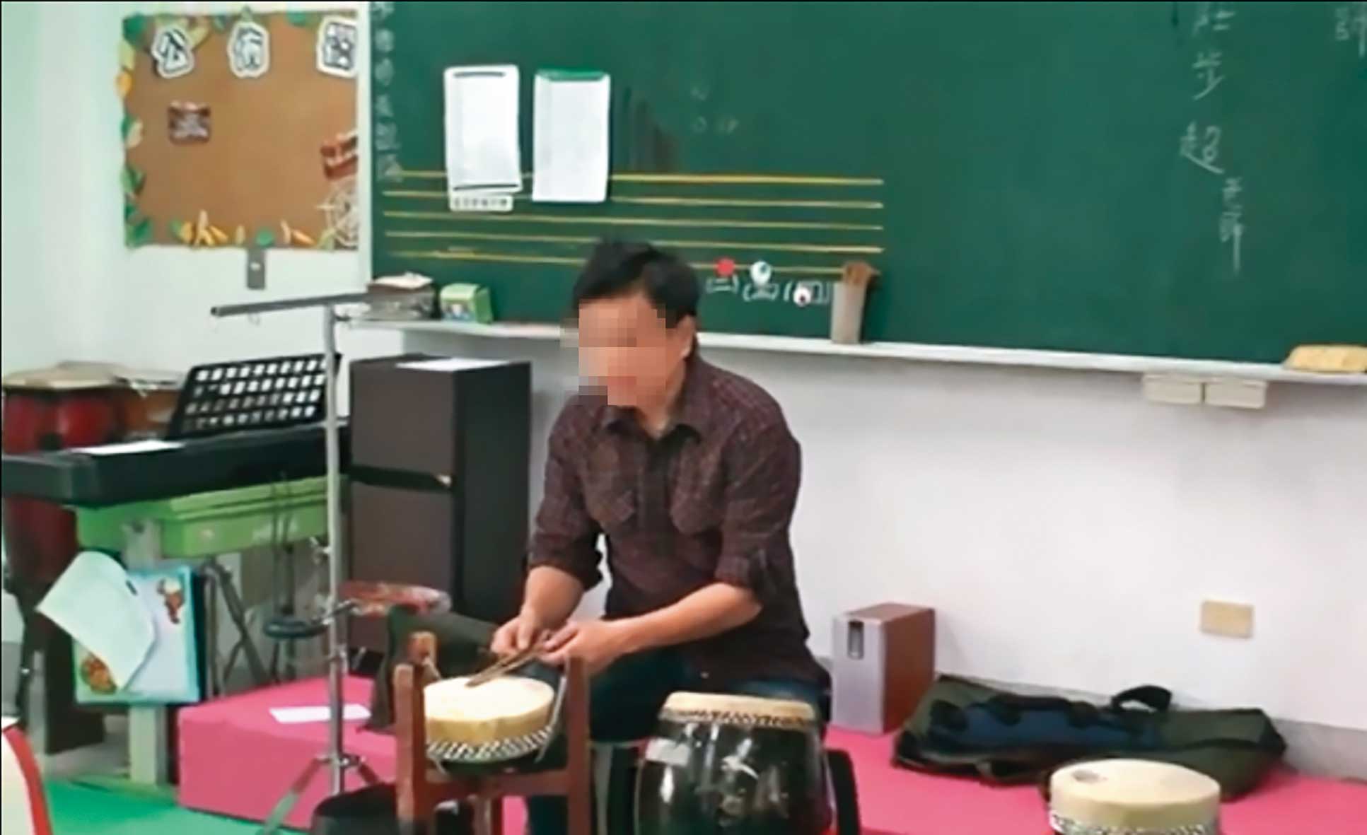 該名男老師(圖)遭控故意離開考場,放任學生作弊。(讀者提供)