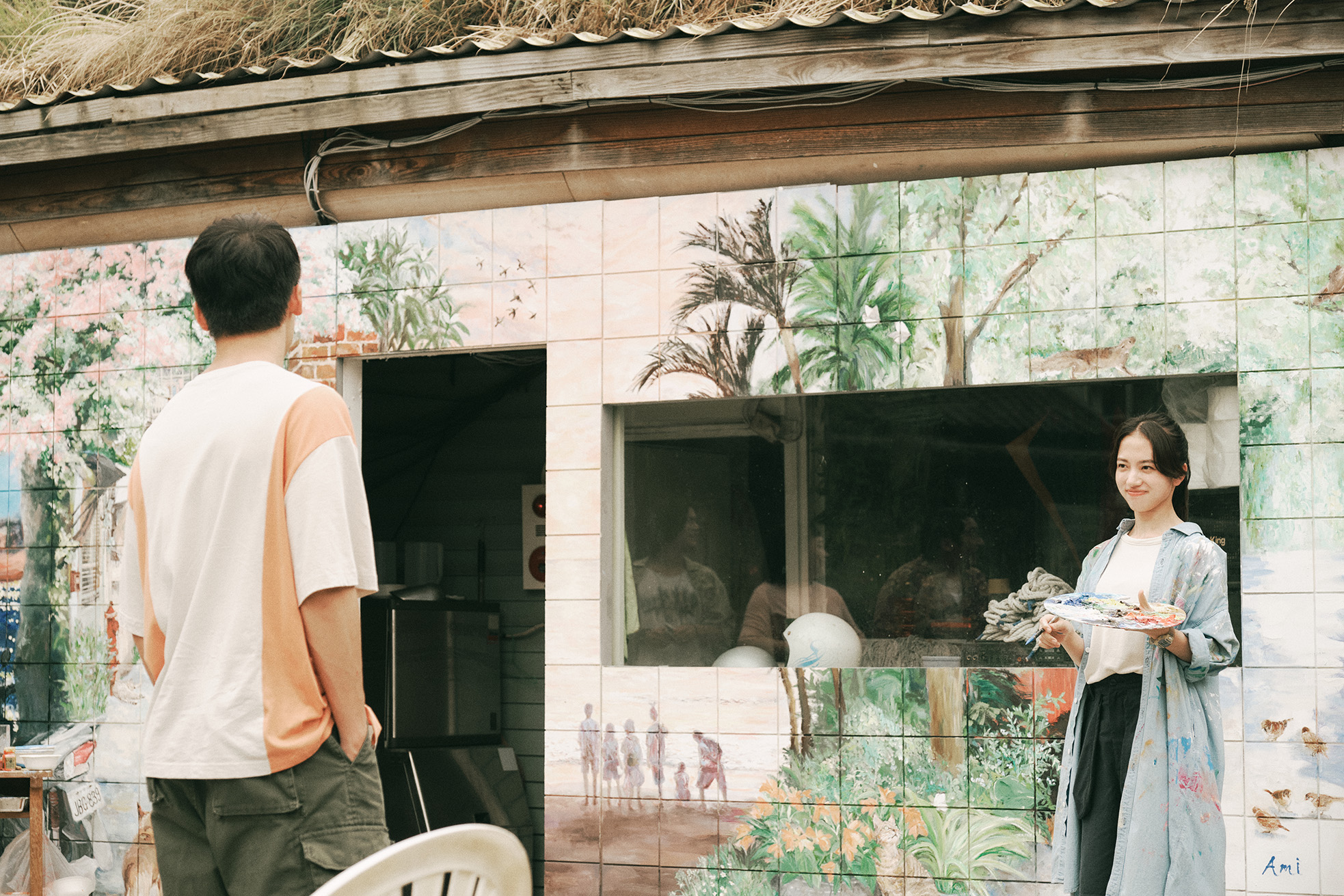 片中KTV的壁畫出自藤井道人的親姊姊之手。 （翻滾吧男孩電影公司提供）