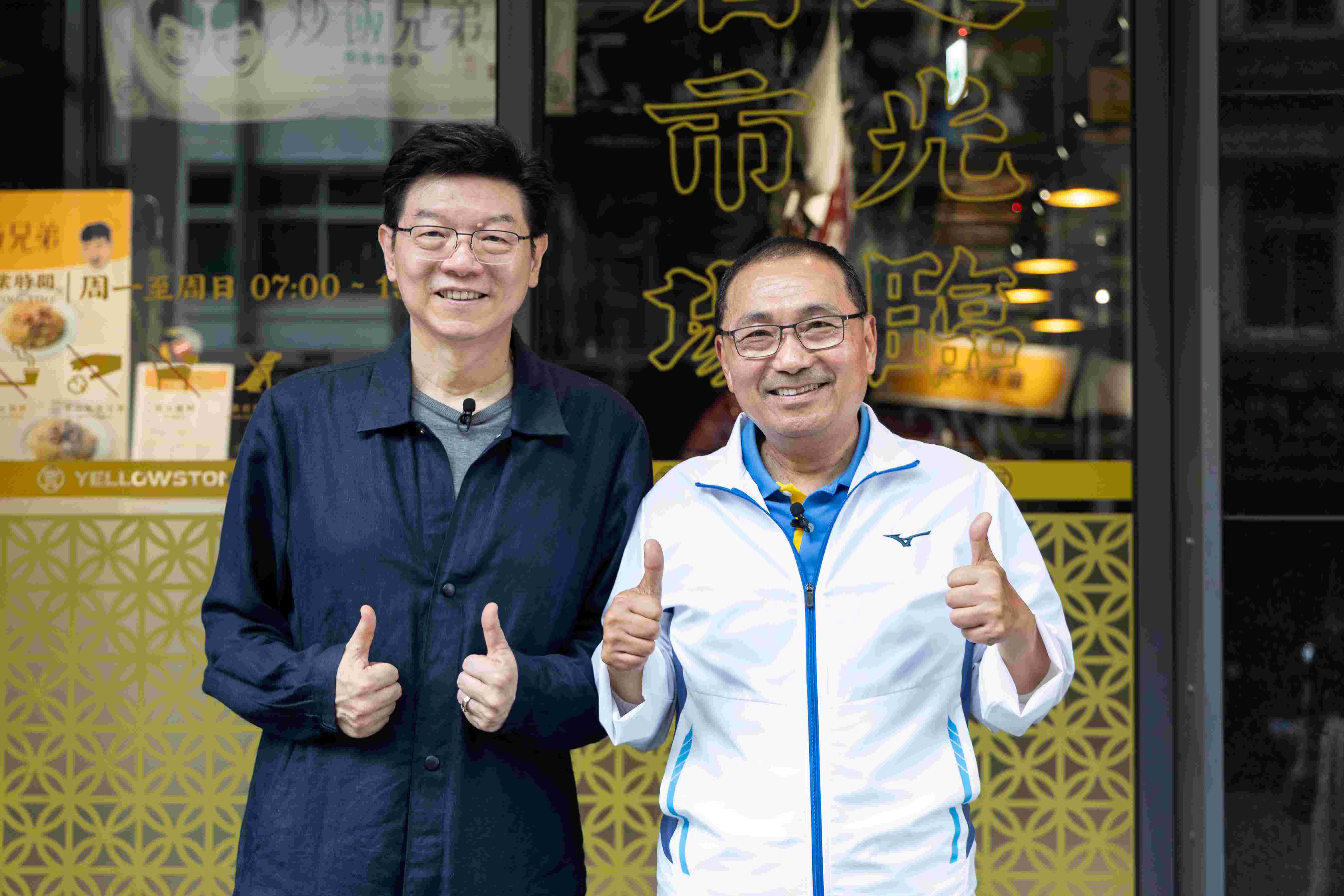 新北市長侯友宜（右）介紹的板橋愛店，裴社長（左）全都去吃了。