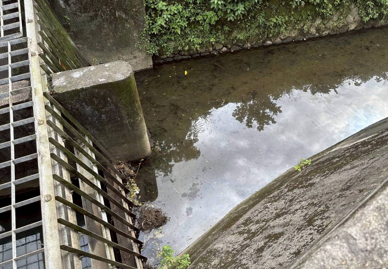 基隆河油污案，影響超過18萬戶用水。（台水提供）