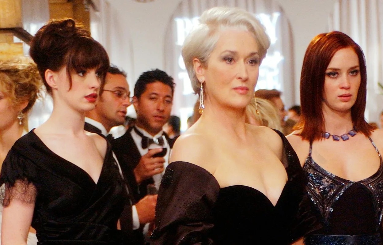 《穿著Prada的惡魔》的3位女星，左起安海瑟薇、梅莉史翠普、艾蜜莉布朗特，年初頒發演員工會獎重聚一堂，引發廣大迴響，也讓電影續集計畫可望成真。（網路圖片）