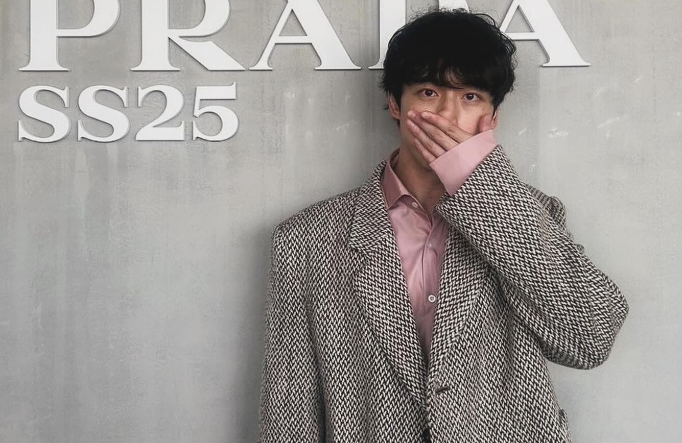 坂口健太郎是Prada代言人，由於Prada代言人接連遭爆料，引起網友熱議。（翻攝坂口健太郎INS）