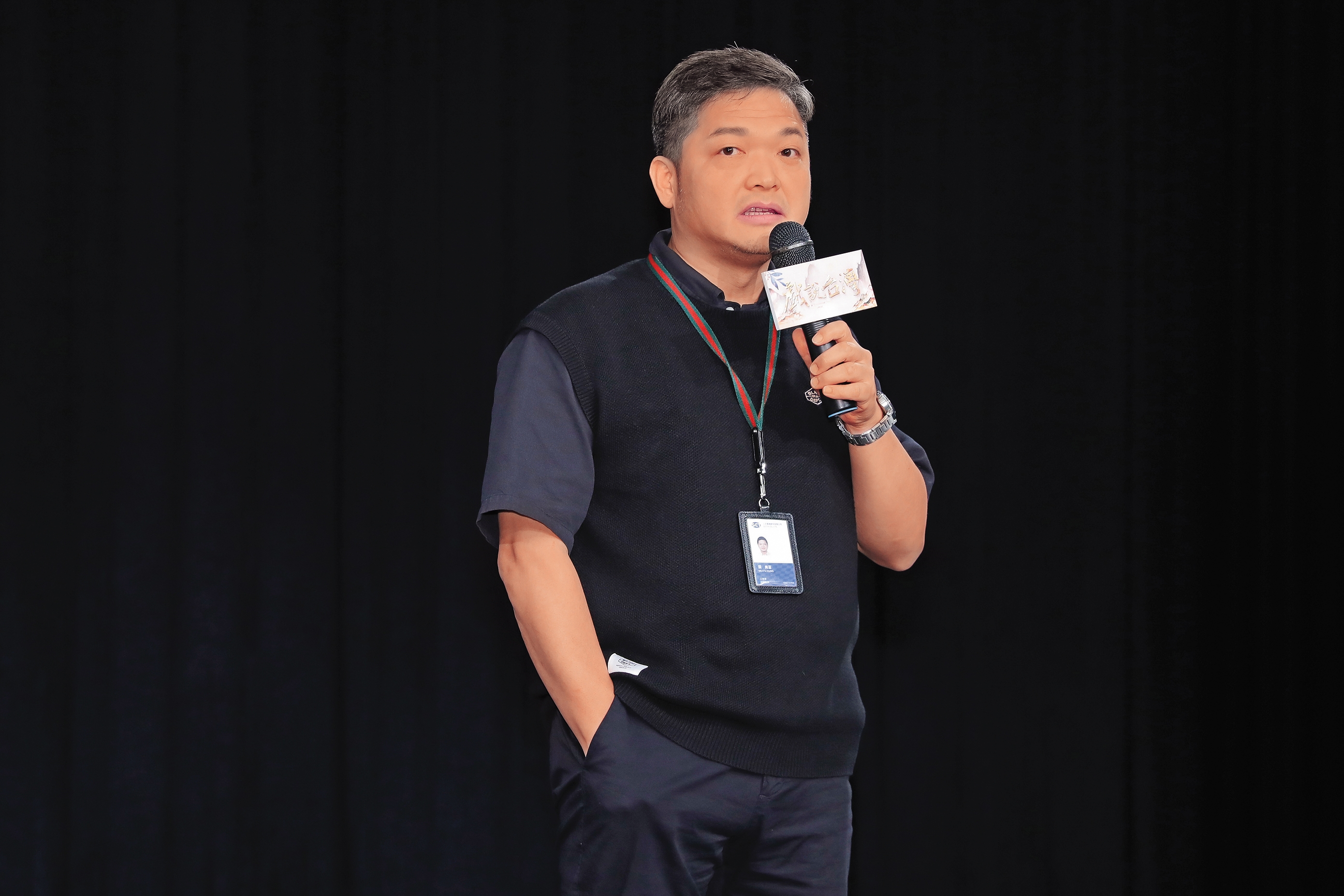 當初龔美富以三立戲劇總監製的身分,出席三立《戲說台灣—燈媽祖》歡慶五千集記者會,他跟江祖平也是舊識,甚至比跟龔益霆認識得早。