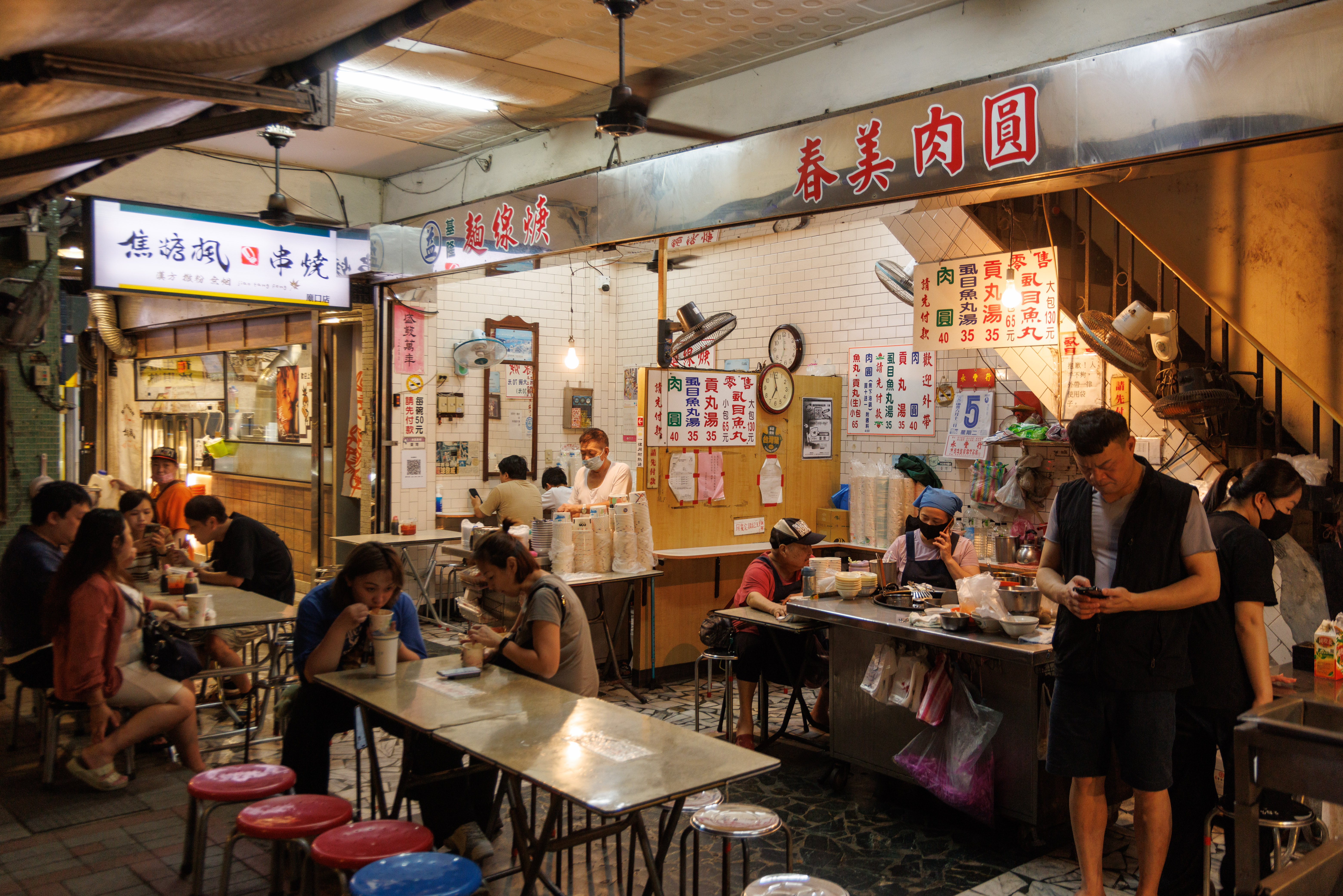 開在基隆仁一路的「春美肉圓」也是有歷史的老店。