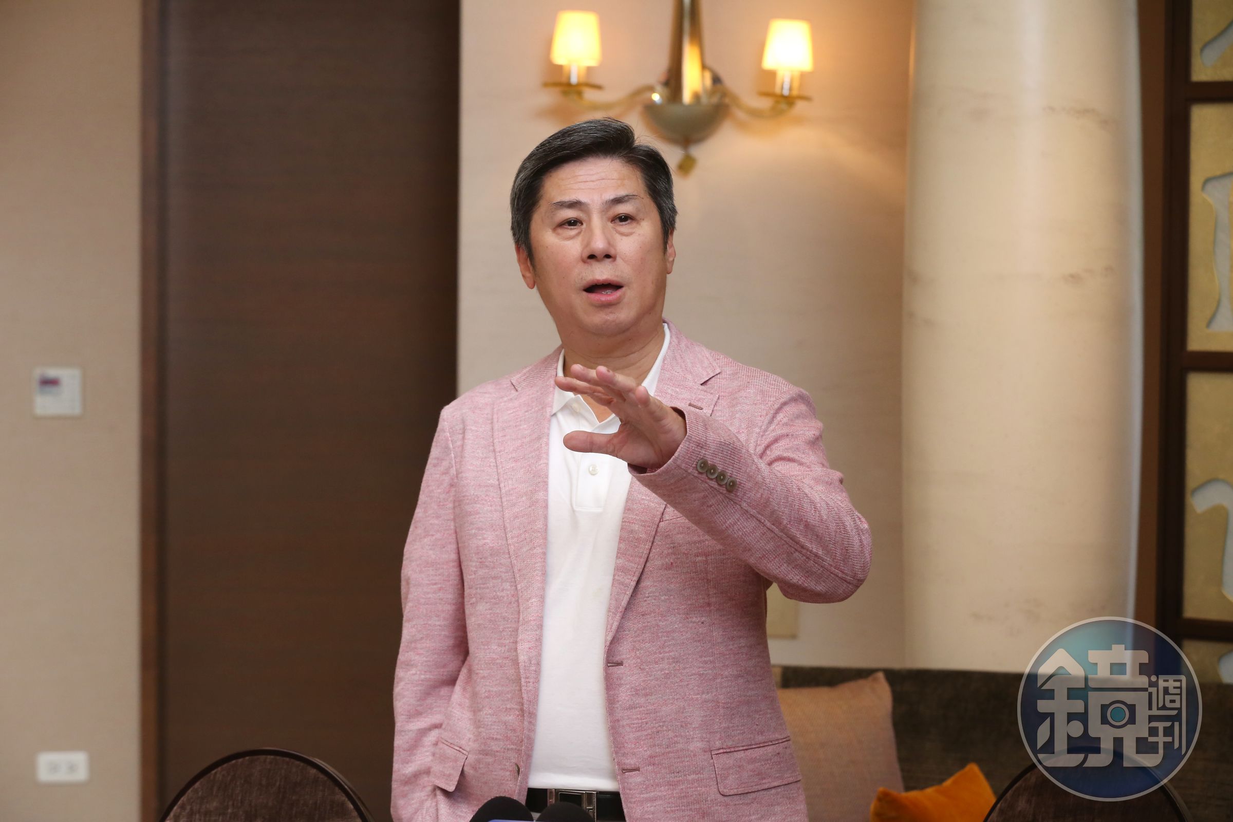 林伯翰今天出面呼籲金管會，正視新新併（台新金、新光金合併案）有金金不分離疑慮。