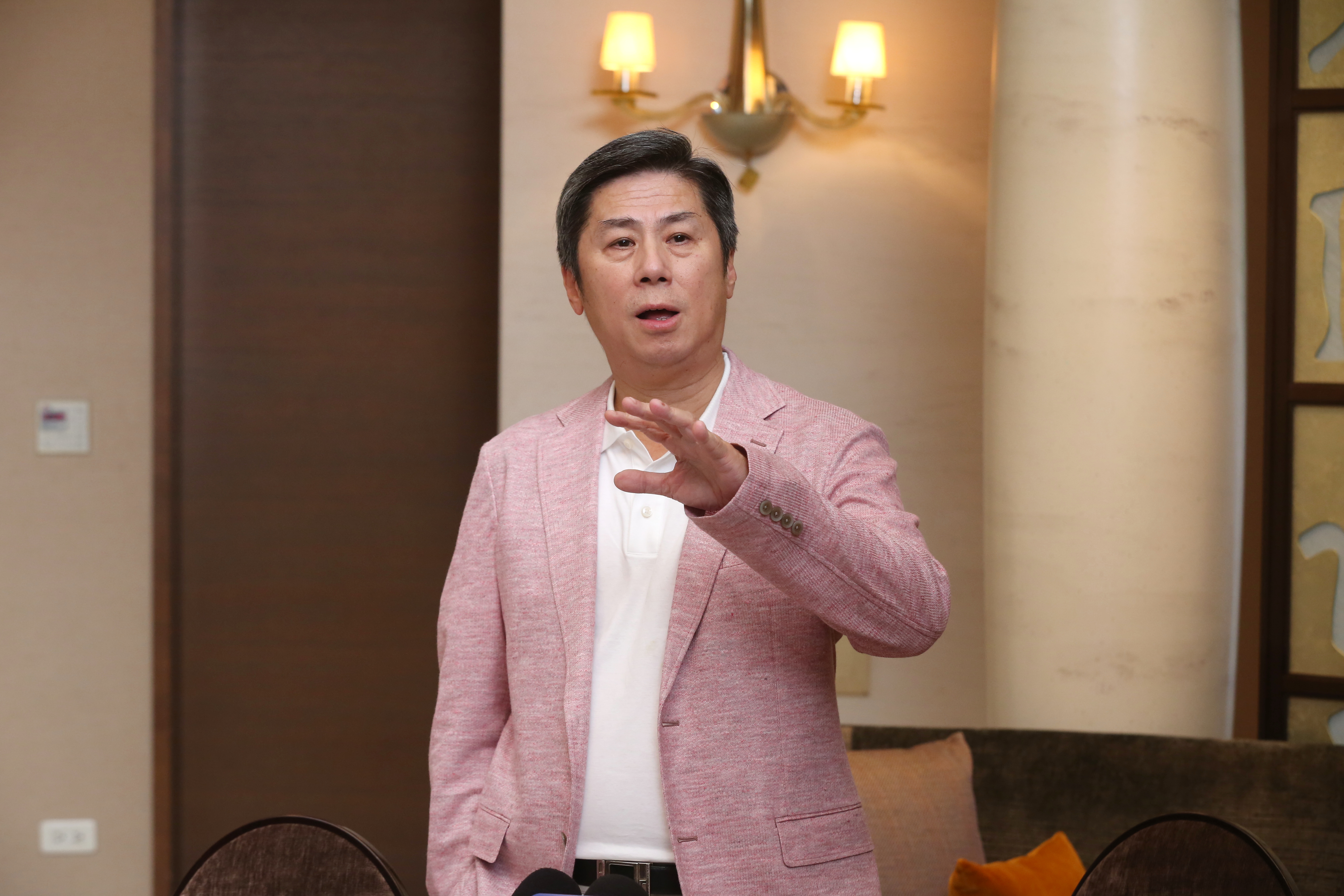 林伯翰今天出面呼籲金管會，正視新新併（台新金、新光金合併案）有金金不分離疑慮。