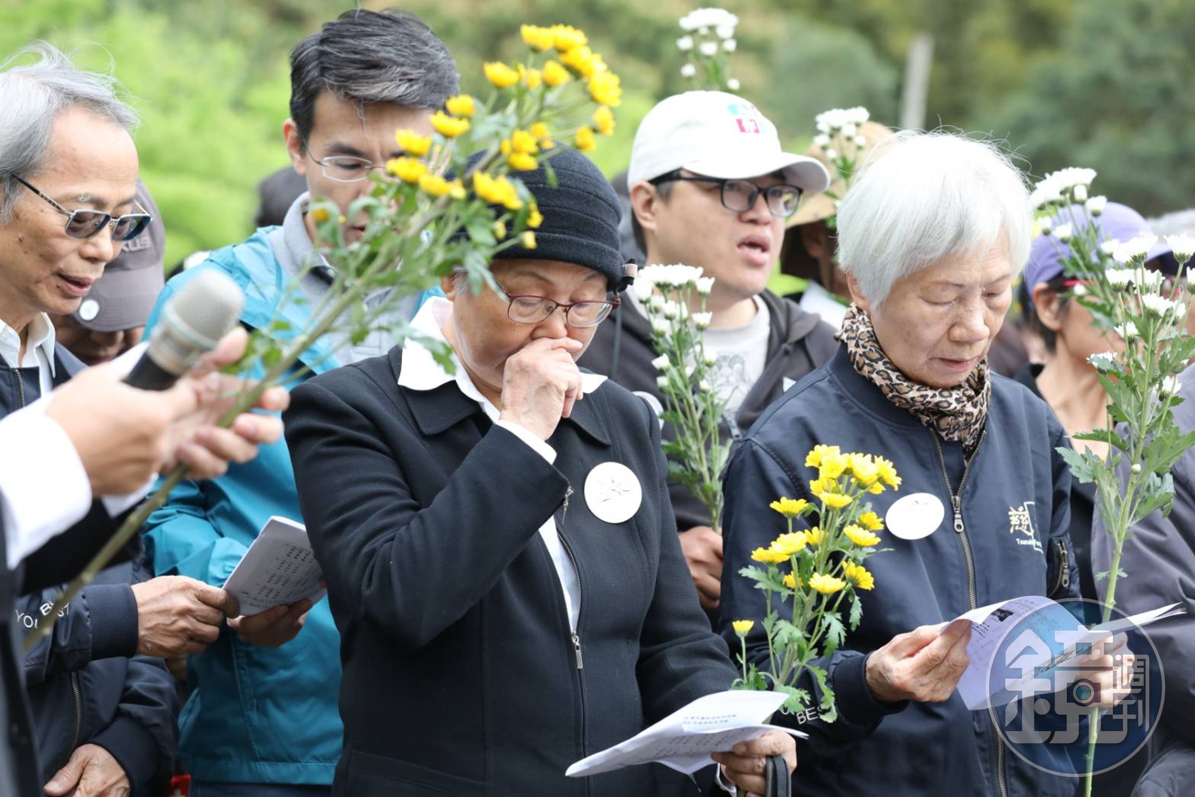 林宅血案46年,慈林基金會今日在宜蘭林家墓園舉行追思會,林義雄的妻子方素敏與親友到場,與上百名民眾一起哀悼。