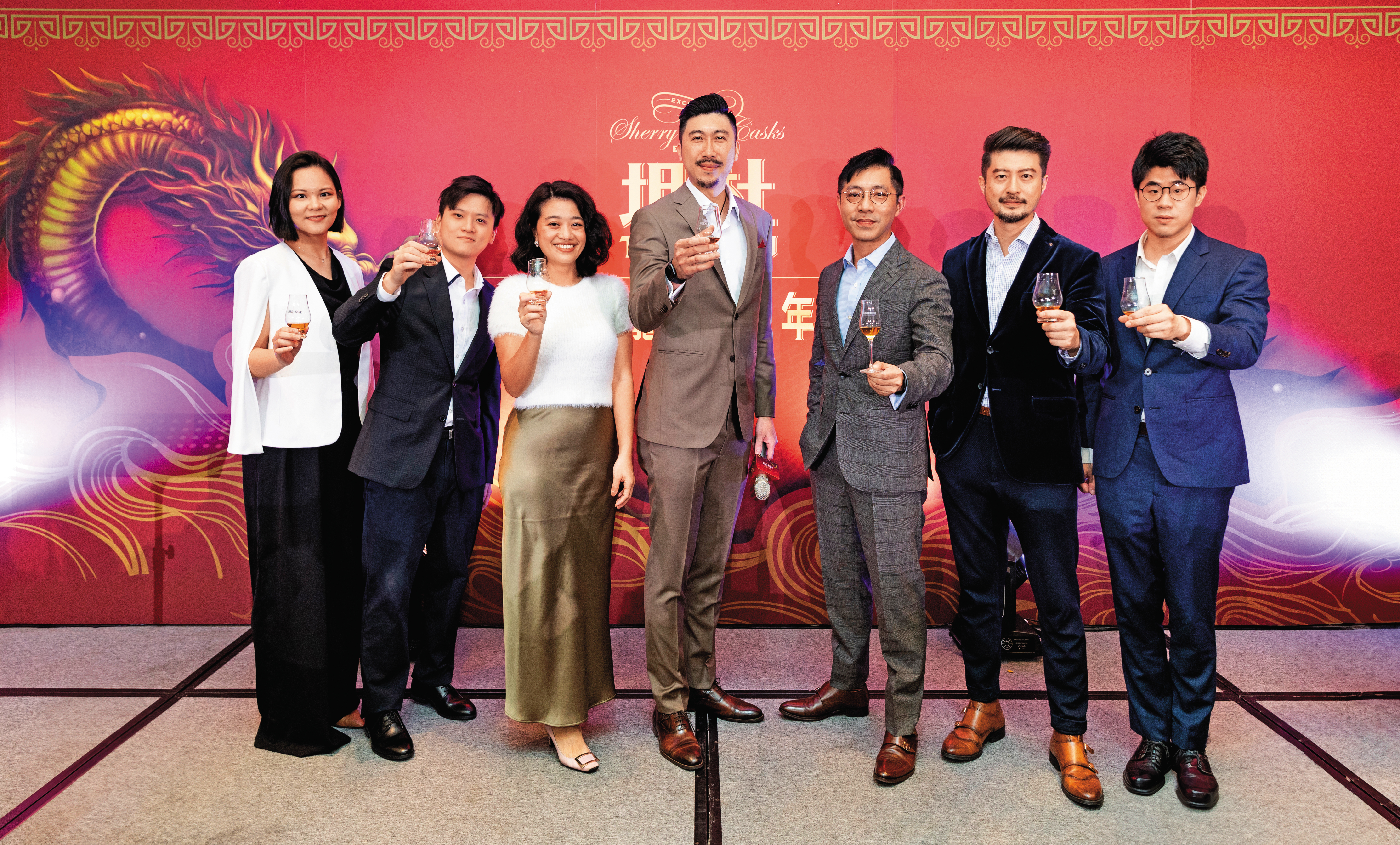 甫成立兩年的麥立得洋酒分公司業績傲人成長400%，日前大中華區及亞太區團隊宴請媒體並大合照。